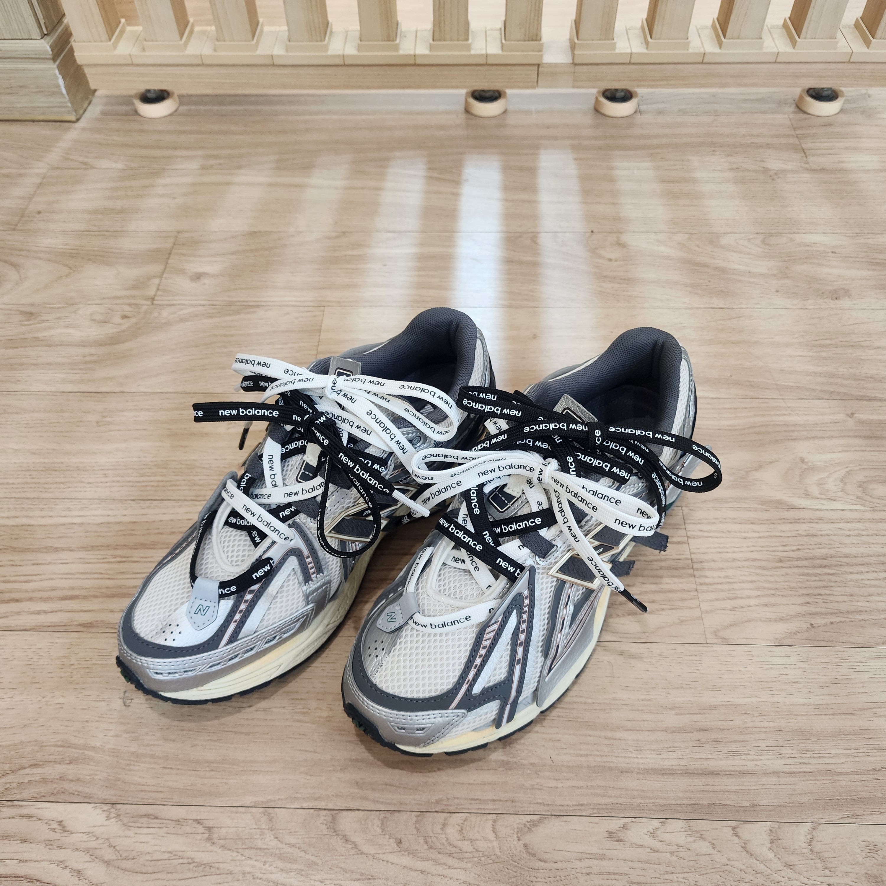 New Balance 1906A Concrete Silver Metallic, New Balance 1906A Silver Metallic Castlerock 착용 스타일 - 2