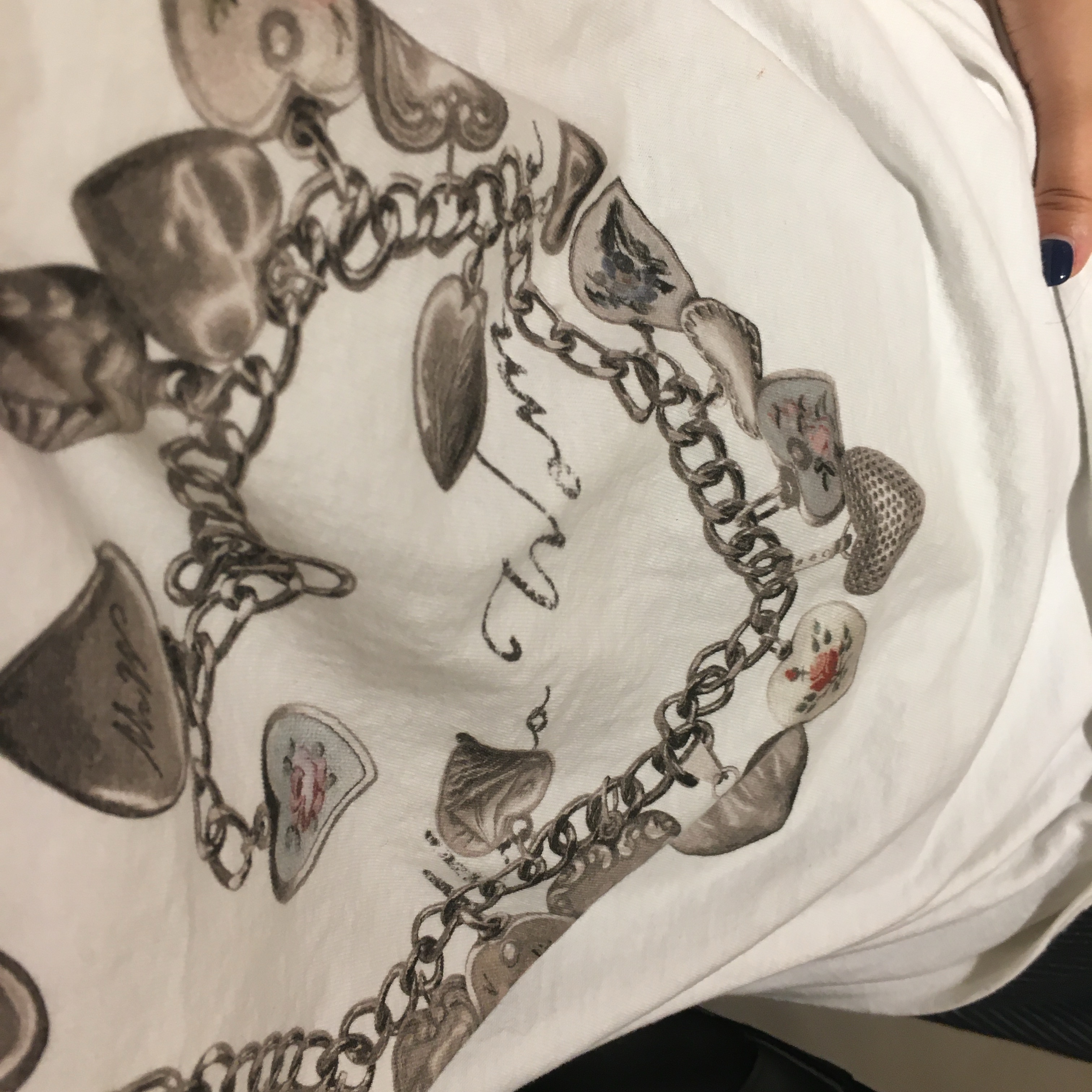 MILLO WOMEN Vintage Pendant T-Shirts Ivory 착용 스타일 - 5