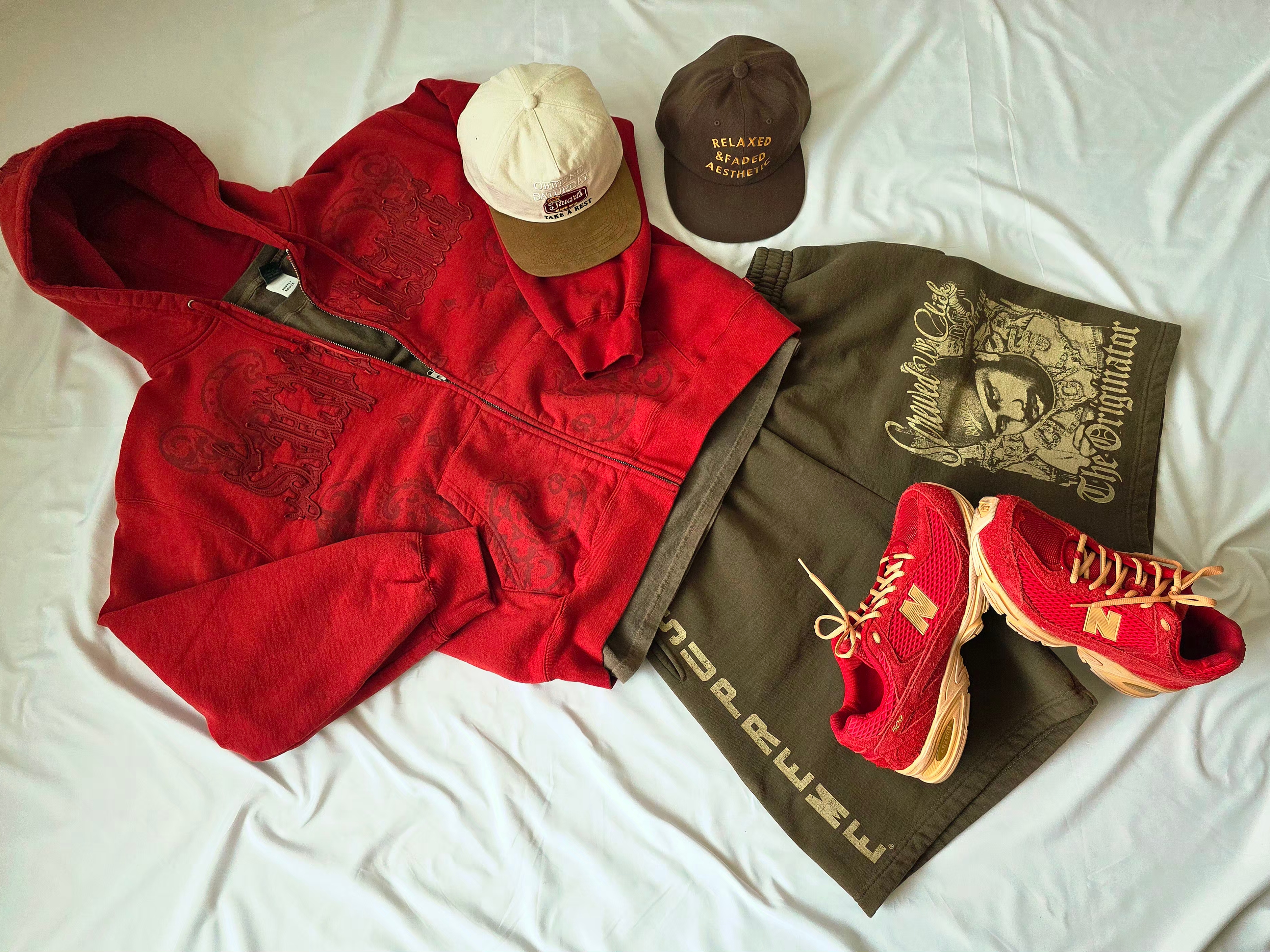 STU Sign Embroidery Suede Ball Cap Cream, Supreme Leather Applique Zip Up Hooded Sweatshirt Burnt Red - 25SS 착용 스타일 - 1