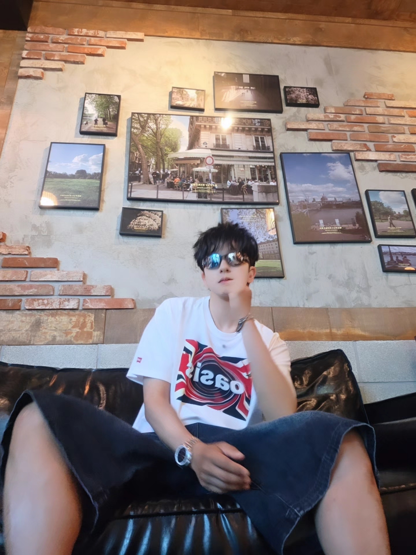 Levi's x Oasis Union Jack T-Shirt White, Crocs Echo RO Ripstop Clog Bark 착용 스타일 - 3
