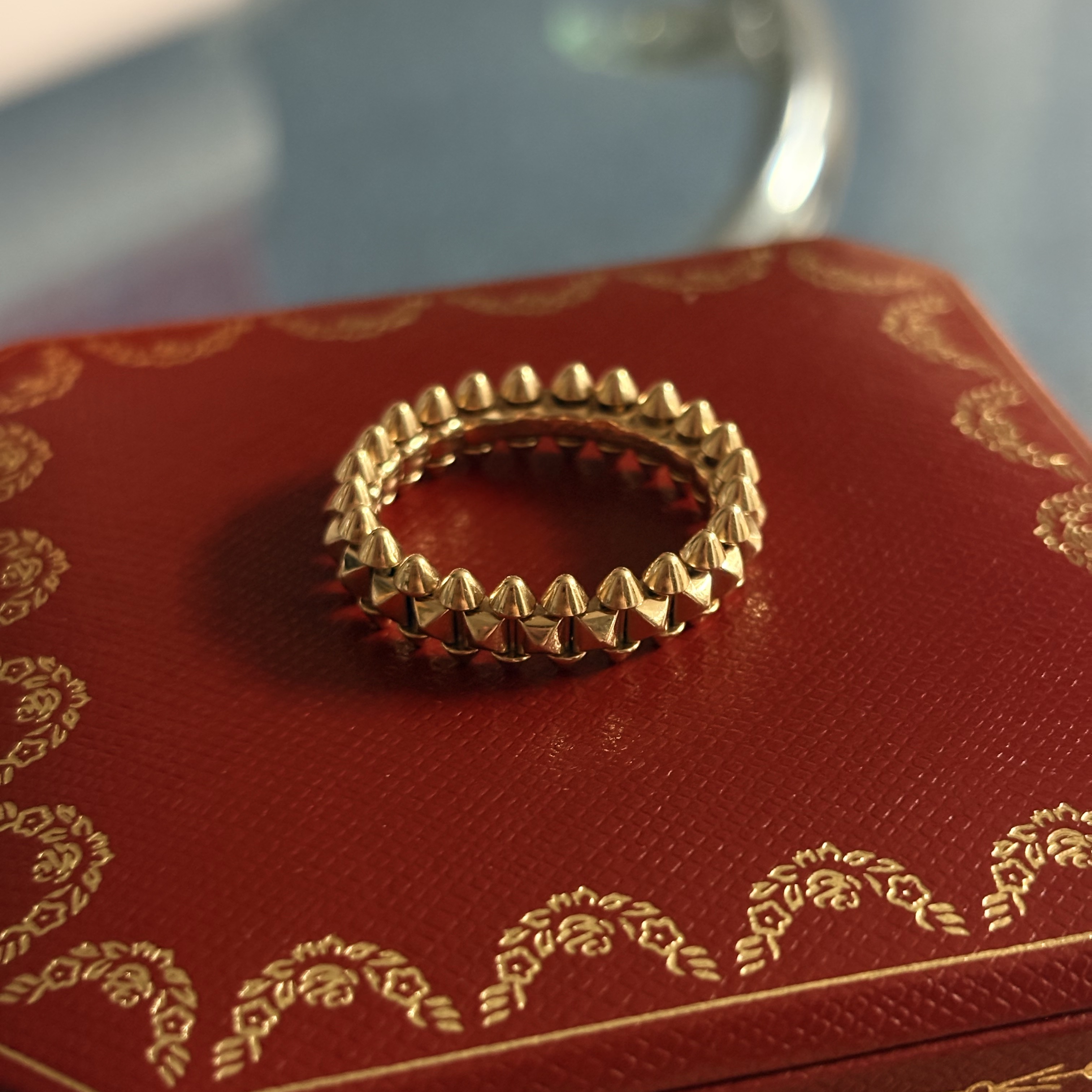Cartier Clash de Cartier Ring Small Pink Gold 착용 스타일 - 1