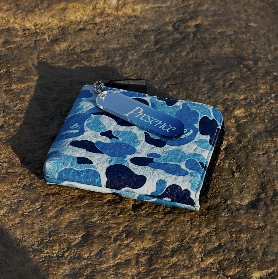 BAPE 136 ABC Camo Mini Zipped Wallet Blue 착용 스타일