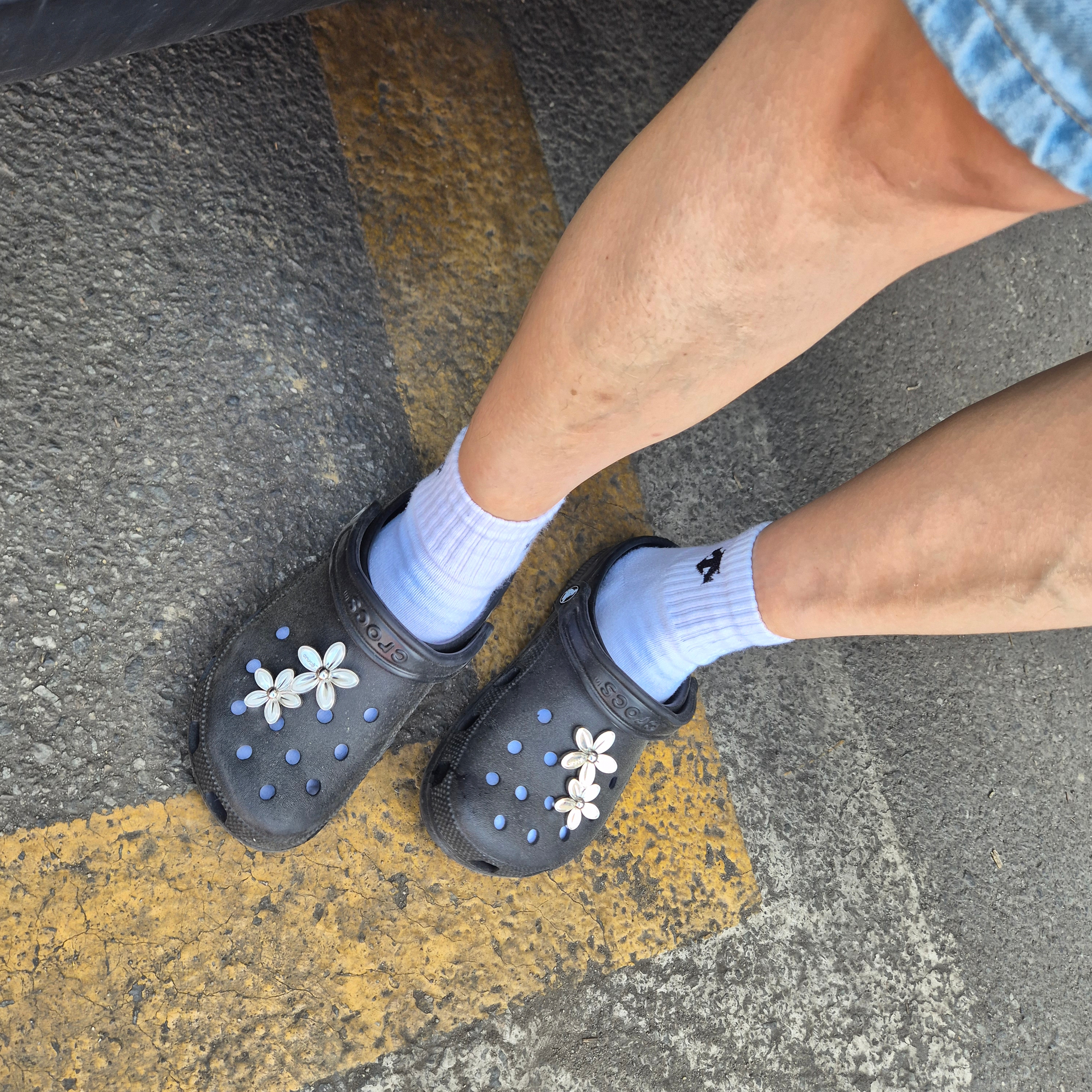 Crocs Classic Clog Black 착용 스타일