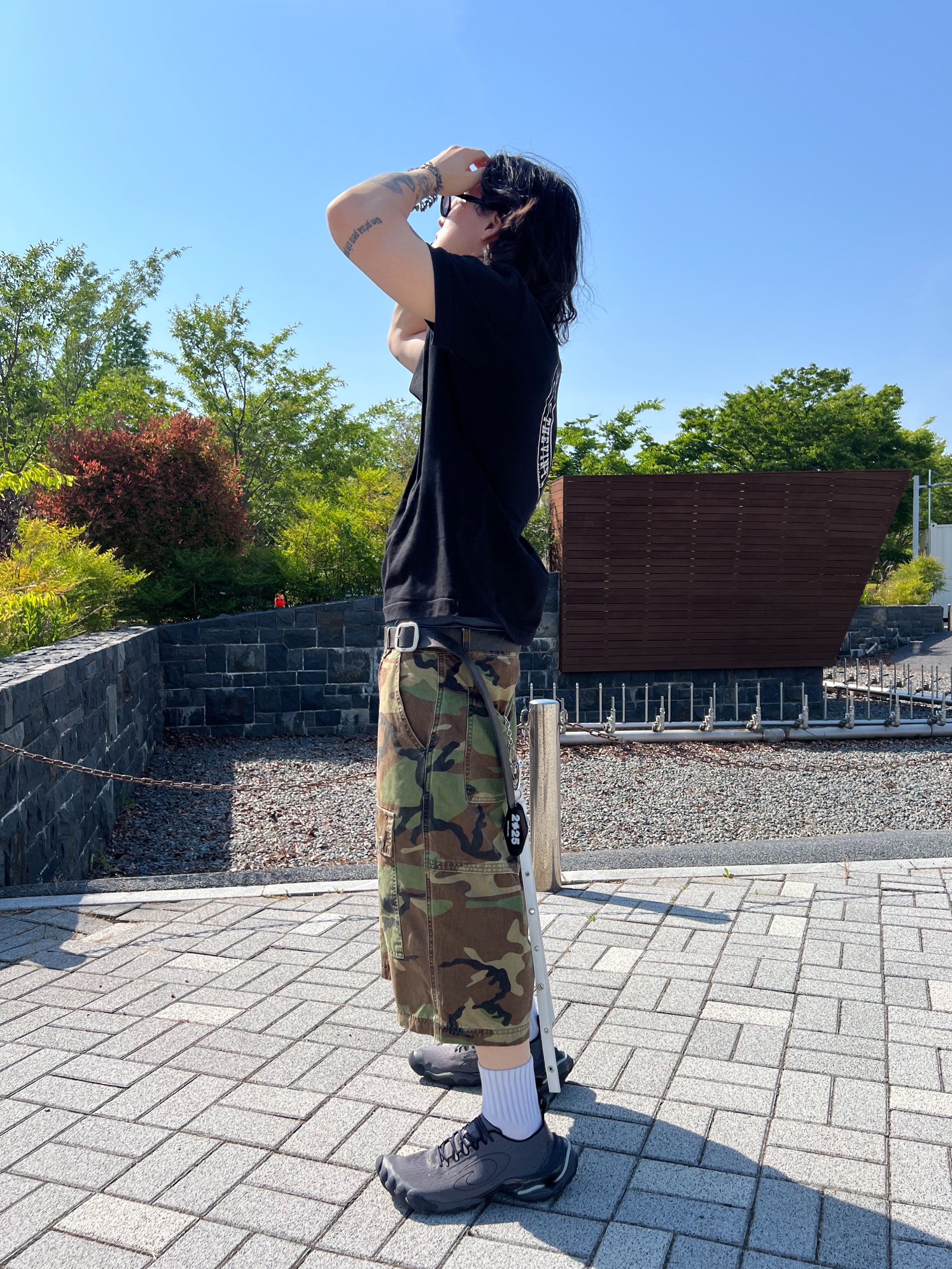 Thevinylhouse Lucky House Tee Black, Balenciaga Anatomic Runner Sneakers Grey 착용 스타일 - 9