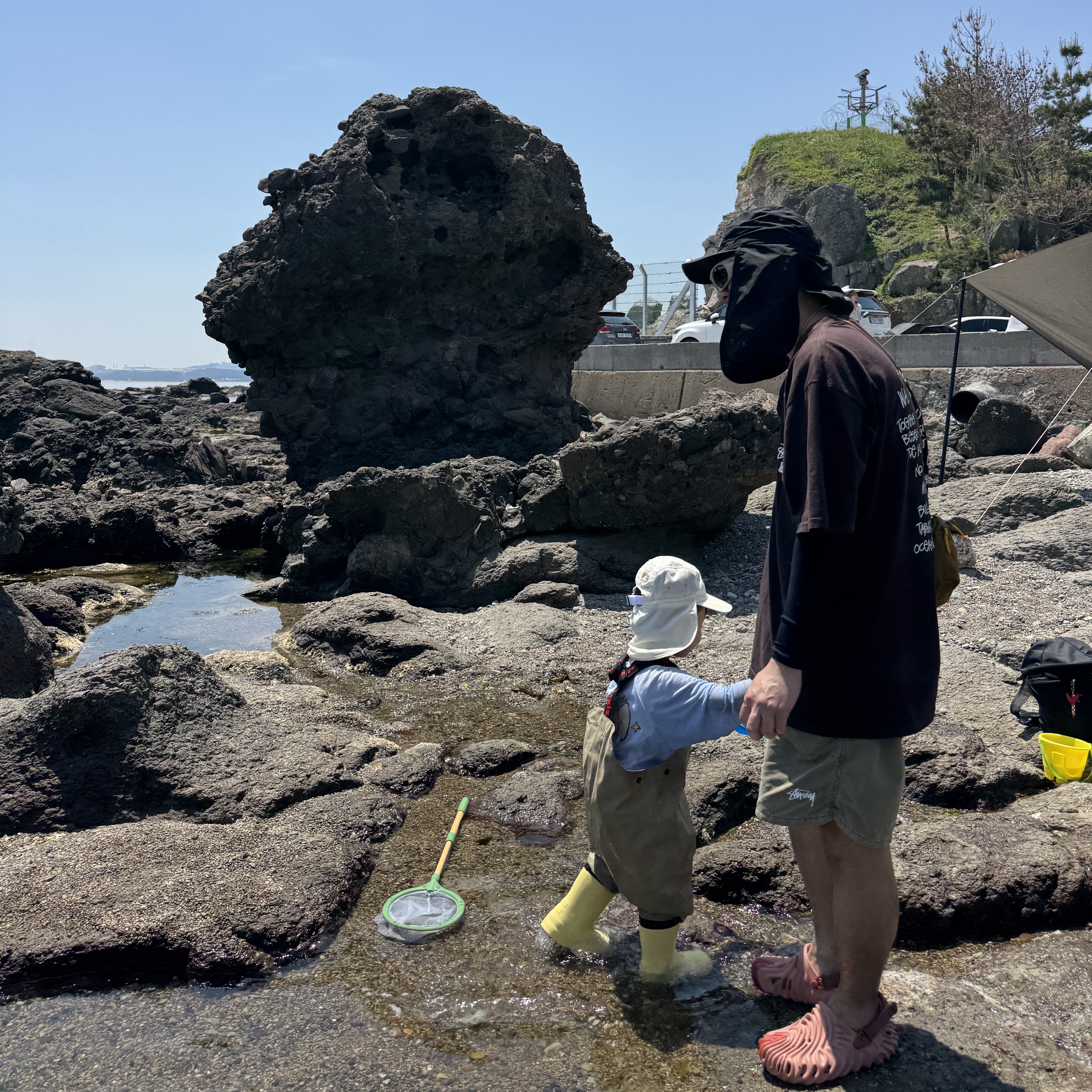 Stussy x Wales Bonner Ocean Song T-Shirt Brown, Crocs x Salehe Bembury Pollex Clog Kuwata 착용 스타일 - 2
