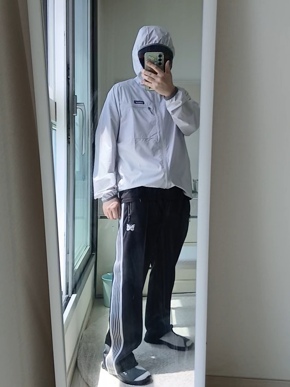 Arc'teryx Squamish Hoody Black, Nike x Stussy Shorts Black (FJ9167-010) 착용 스타일 - 9