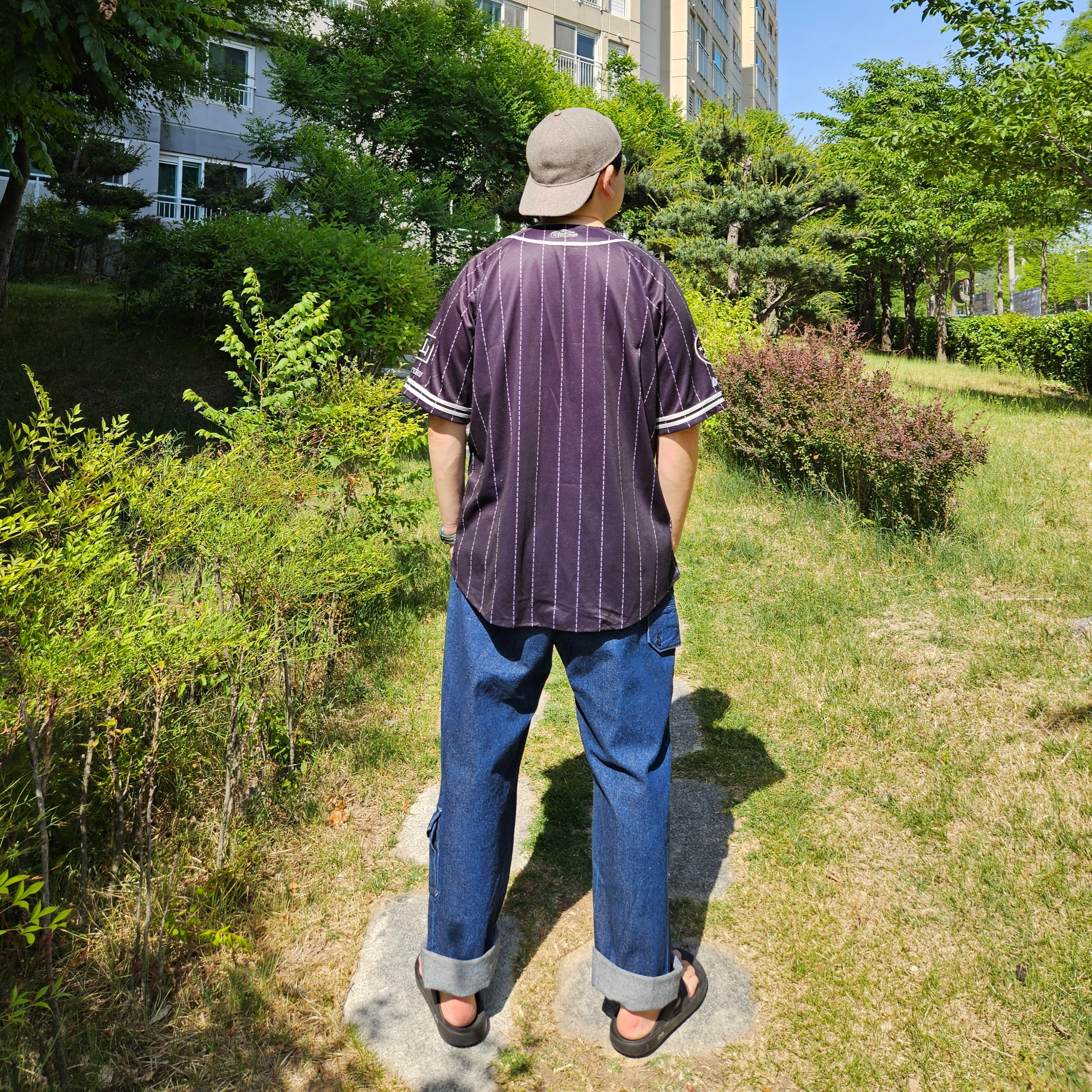 Oofos OOriginal Black, Engineered Garments Feather PC Twill FA Pants Dark Navy 착용 스타일