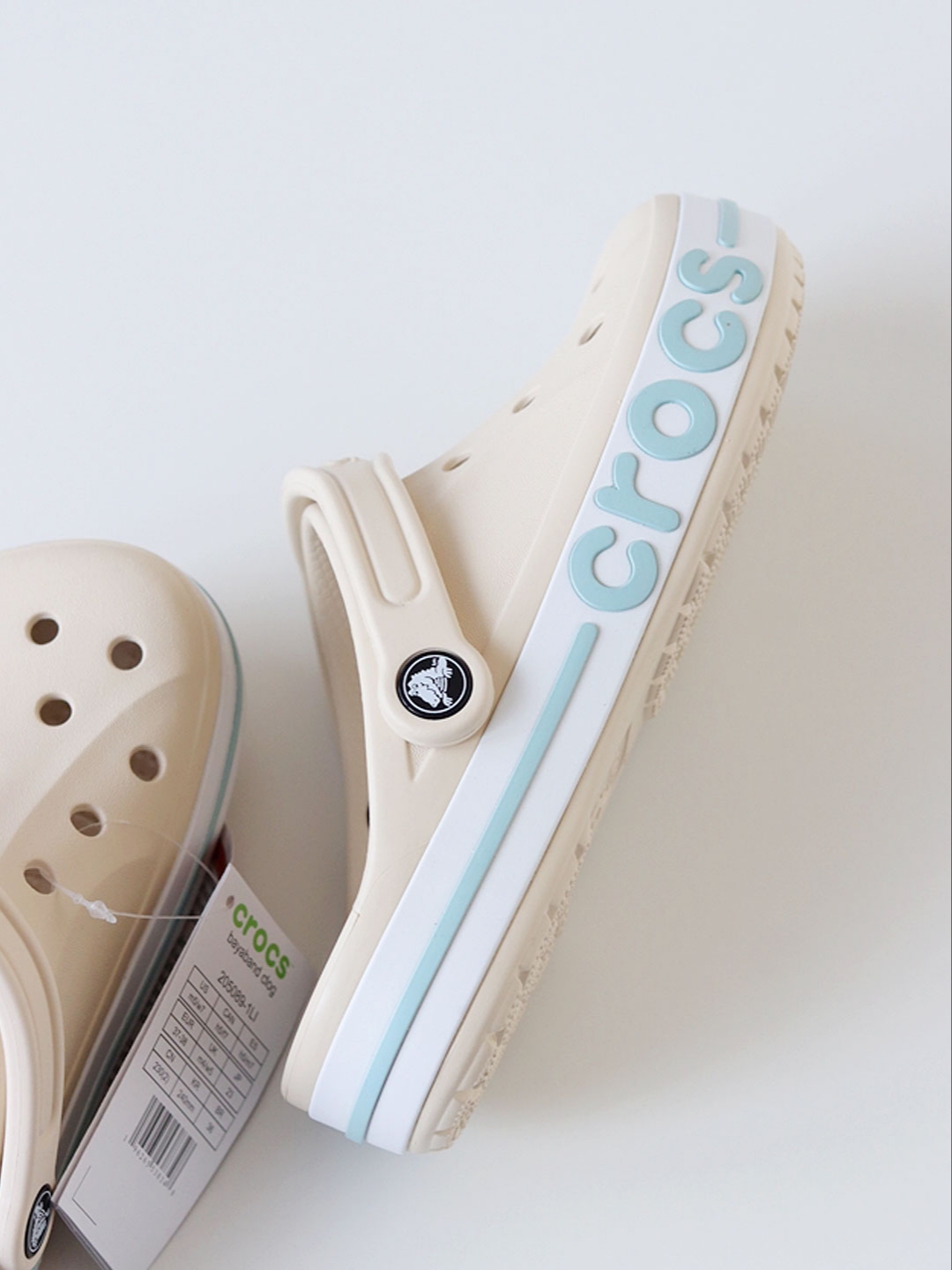 Crocs Bayaband Clog Winter White Multi 착용 스타일 - 2