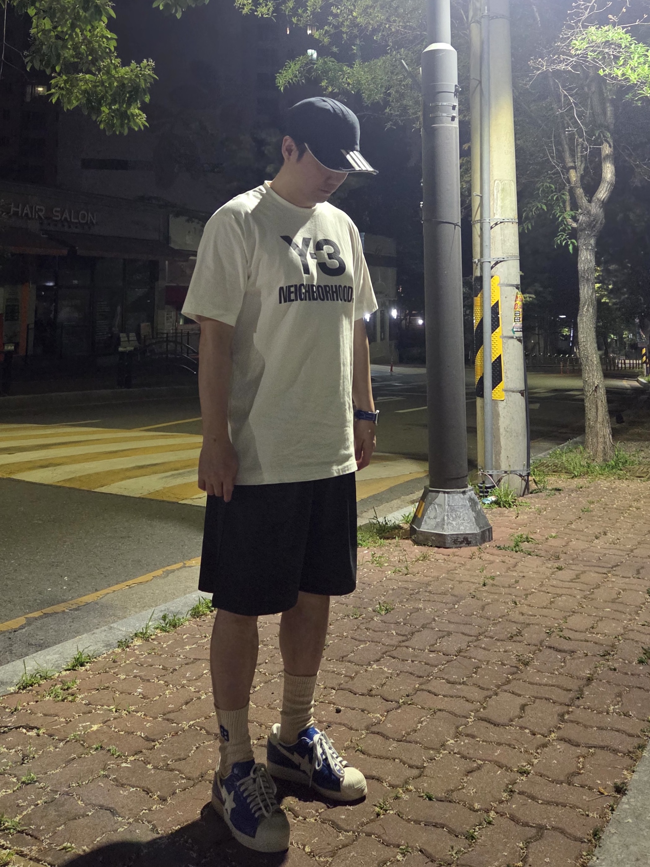 Y-3 x Neighborhood Logo T-Shirt Core White, Y-3 x Yohji Yamamoto Stripes Cap Black 착용 스타일