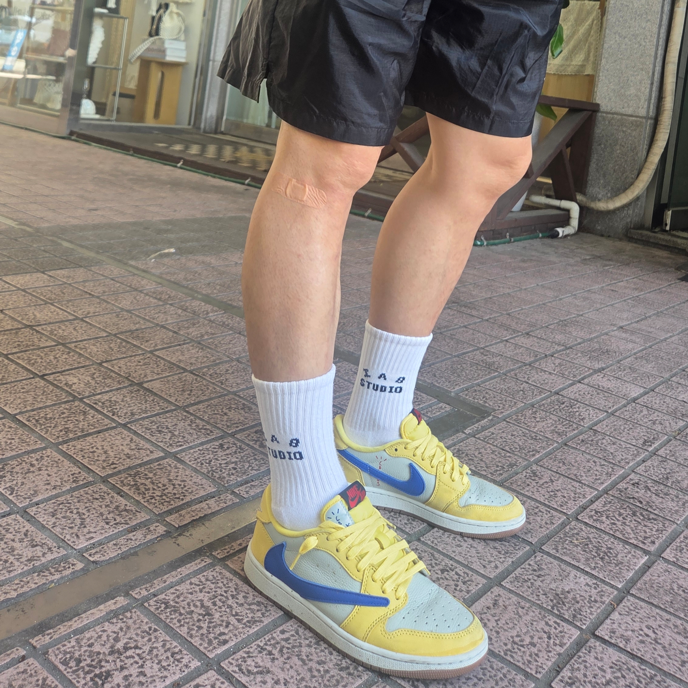(W) Jordan 1 x Travis Scott Retro Low OG SP Canary 착용 스타일