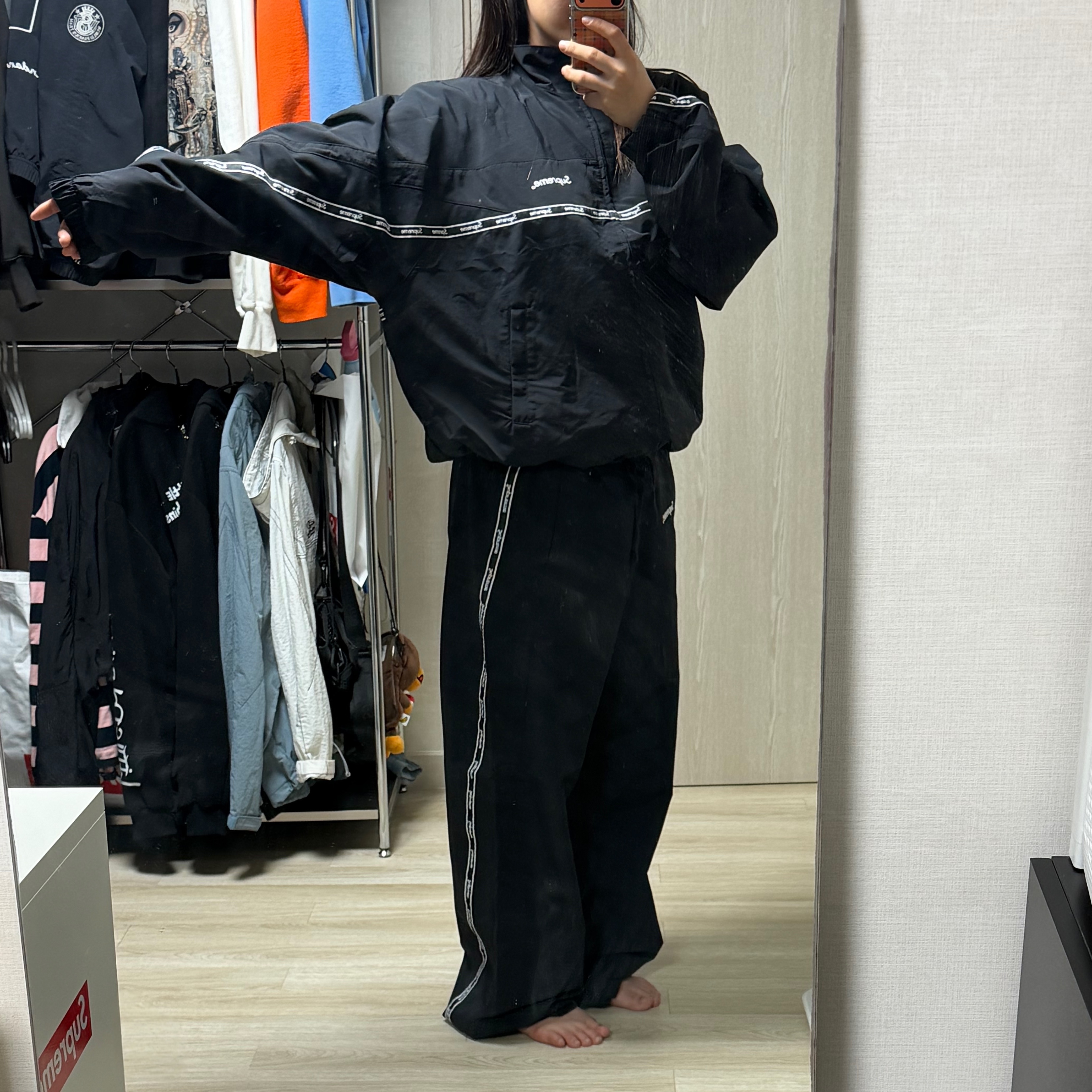 Supreme Logo Taping Track Jacket Black - 26SS, Supreme Logo Taping Track Pant Black - 26SS 착용 스타일