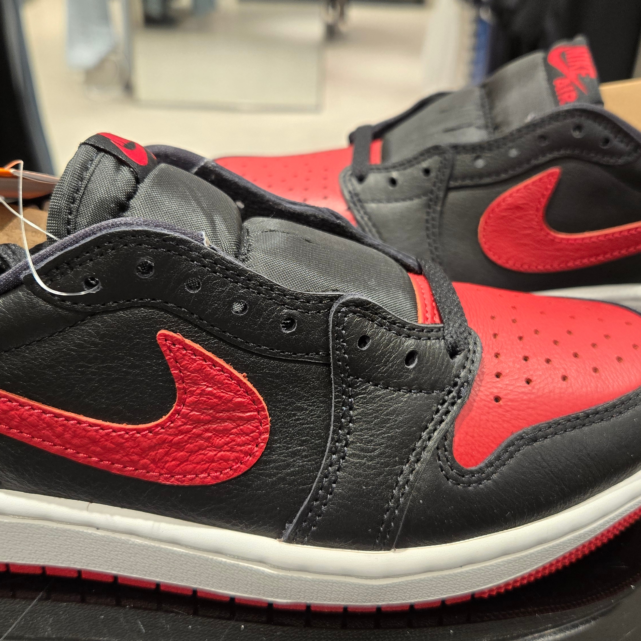 Jordan 1 Retro Low OG Banned 2026 착용 스타일 - 7