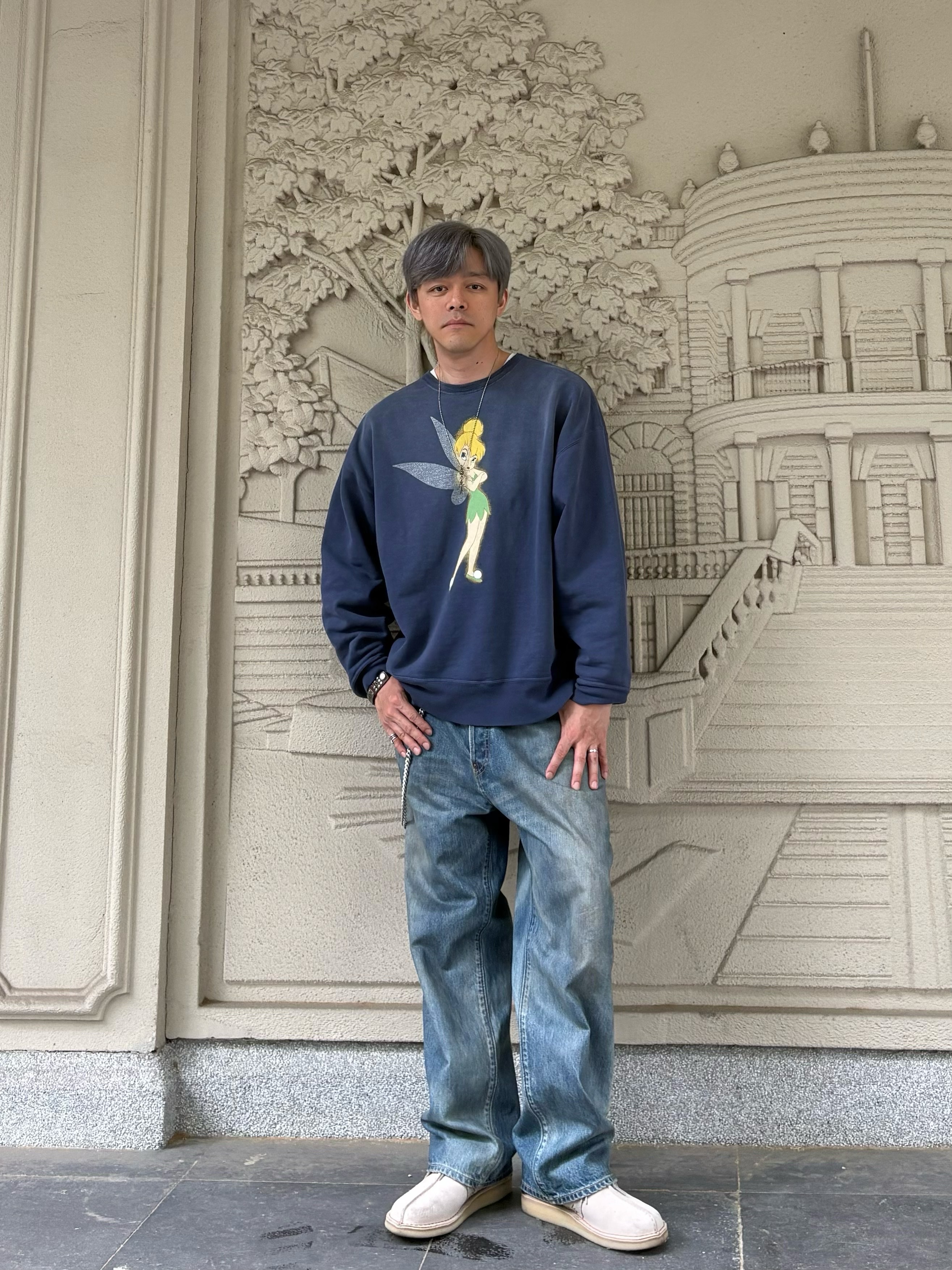 Saint Mxxxxxx x Disney Crewneck Sweat Tinker Bell Navy - 26SS, A.Presse No.37 Washed Wide Denim Pants Indigo - 26SS 착용 스타일 - 4