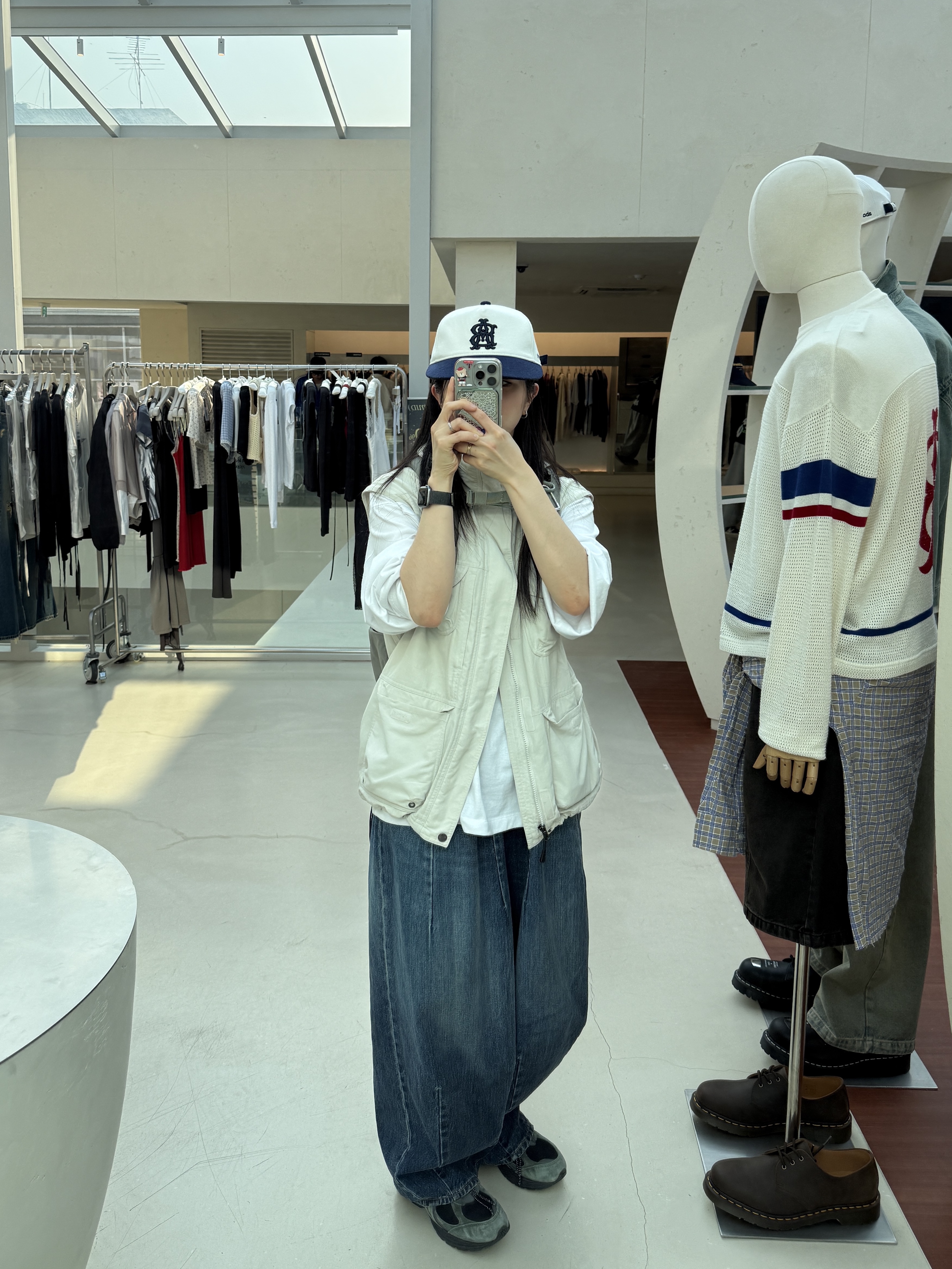 [KREAM 단독] About:Blank KREAM Exclusive T-Shirt Oat - 26FW, Needles H.D. Pants 12 Oz Denim Indigo 착용 스타일 - 5