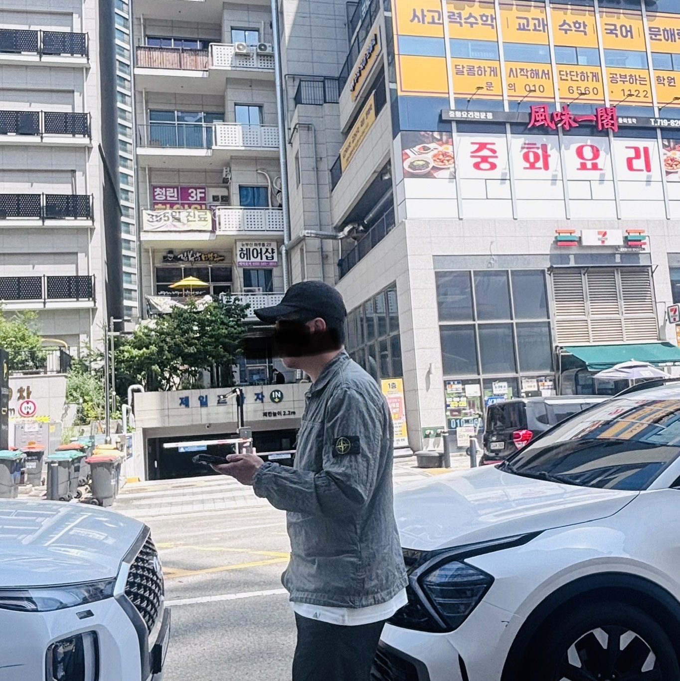 Stone Island 9100001 Recycled Nylon Oxford Baseball Cap with Compass Patch Black - 26SS, Stone Island B100004 Nylon Metal in Econyl Regular Fit Mid Length Swim Shorts with Pockets Black - 26SS 착용 스타일