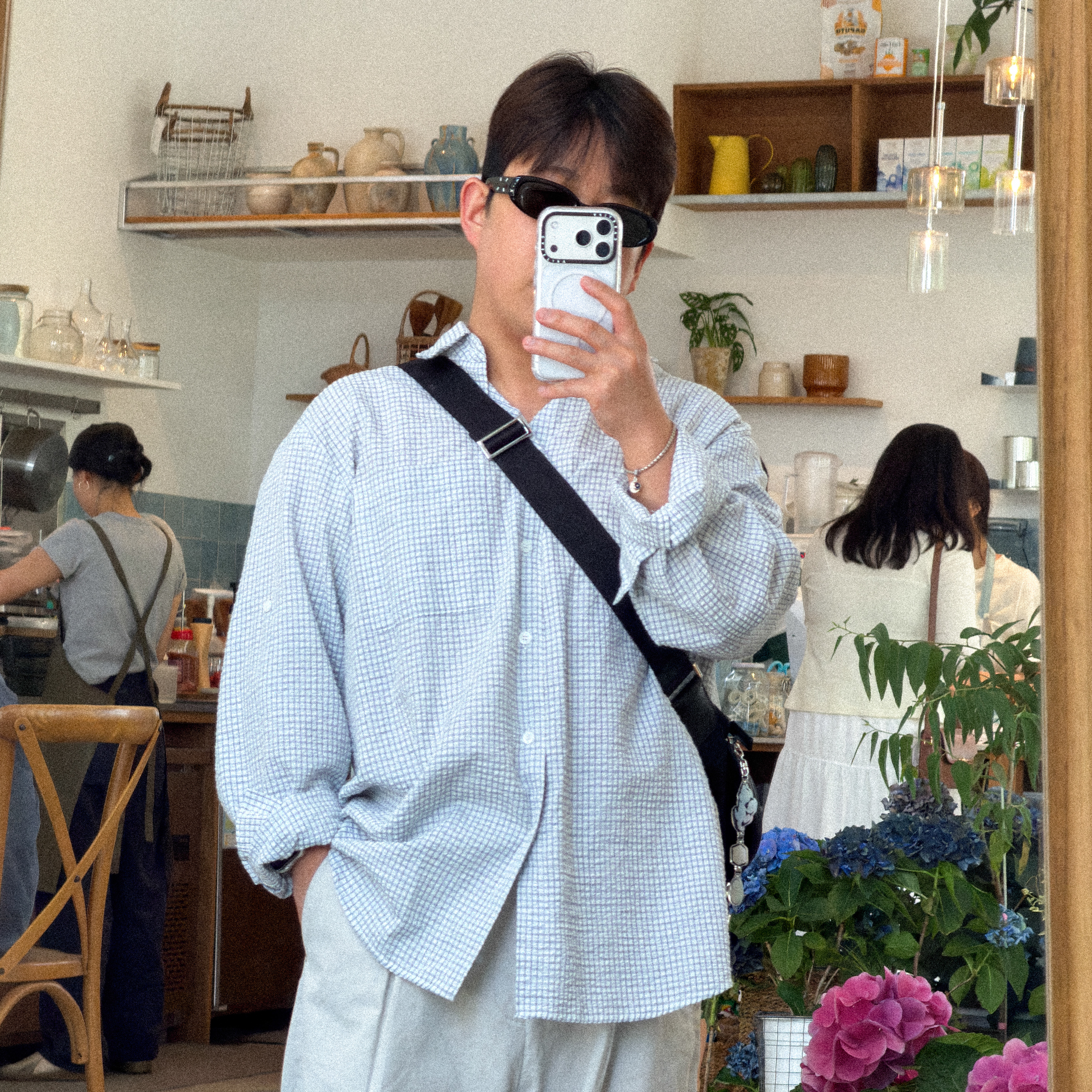 Gentle Monster x Maison Margiela MM206 Black Gray 착용 스타일 - 2