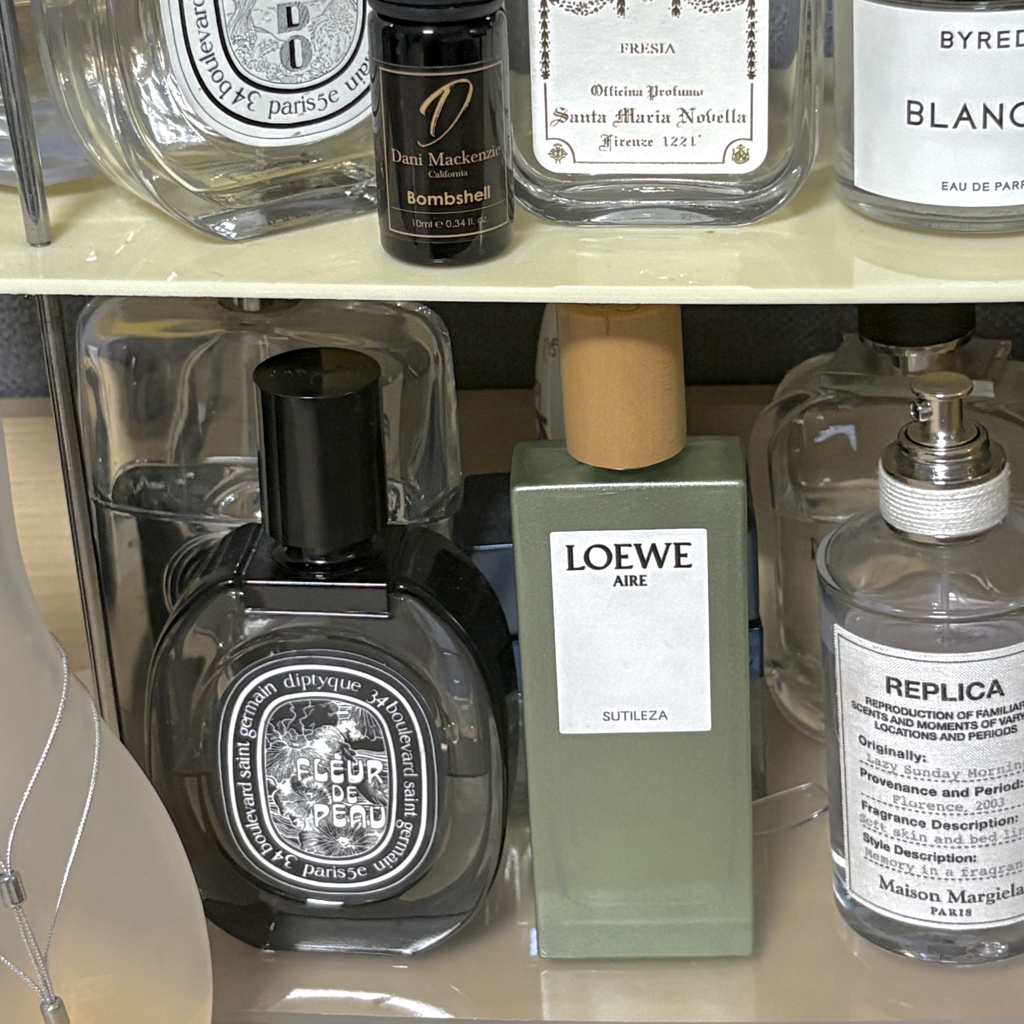 Loewe Aire Sutileza Eau de Toilette 50ml, Maison Margiela Replica Lazy Sunday Morning Eau De Toilette 30ml 착용 스타일