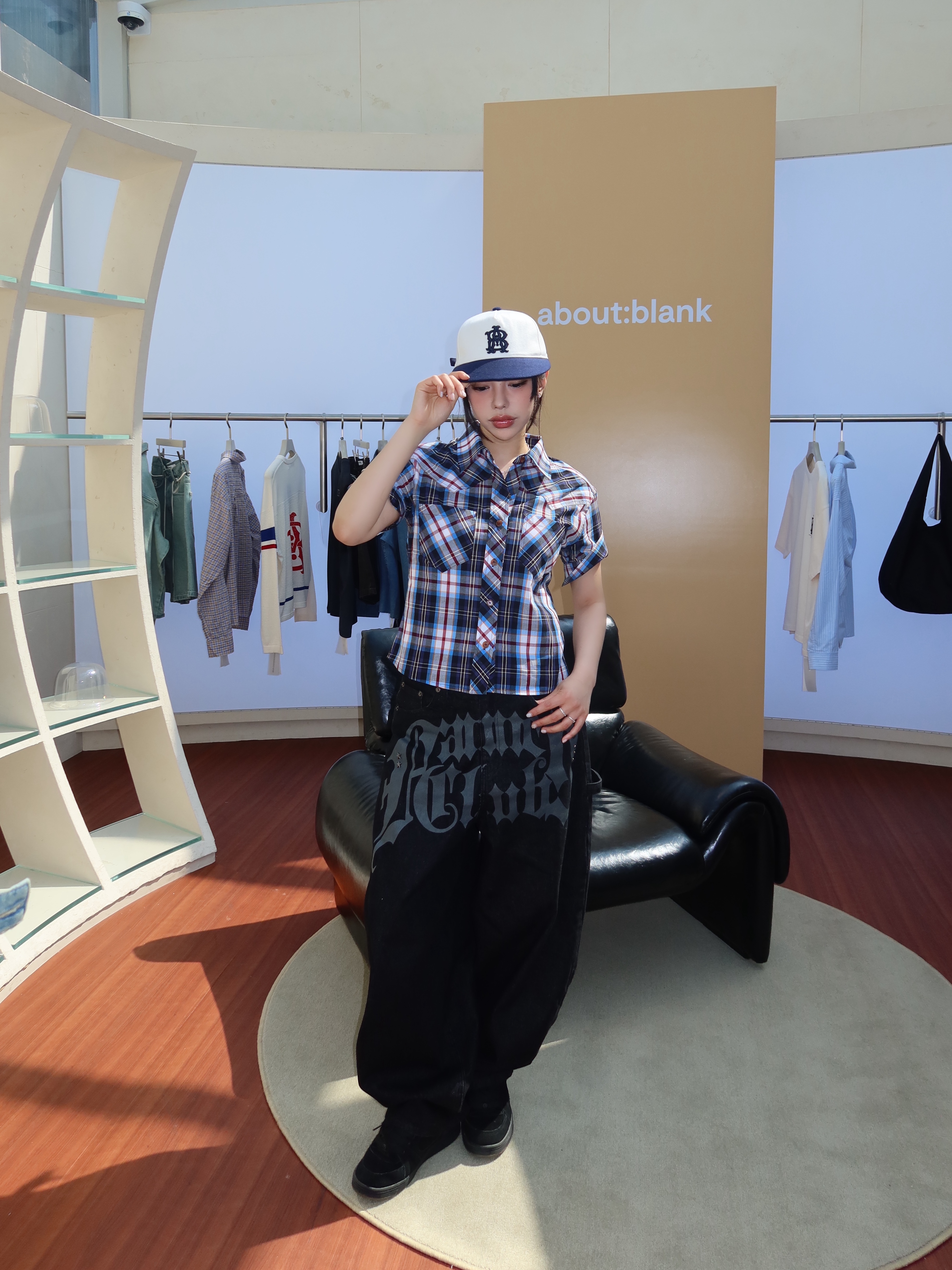 [KREAM 단독] [재입고] About:Blank Monogram Contrast Cap Ecru Navy - 26SS, (W) Fancy Club Tooth Jam Wide Denim Pants Black 착용 스타일 - 2