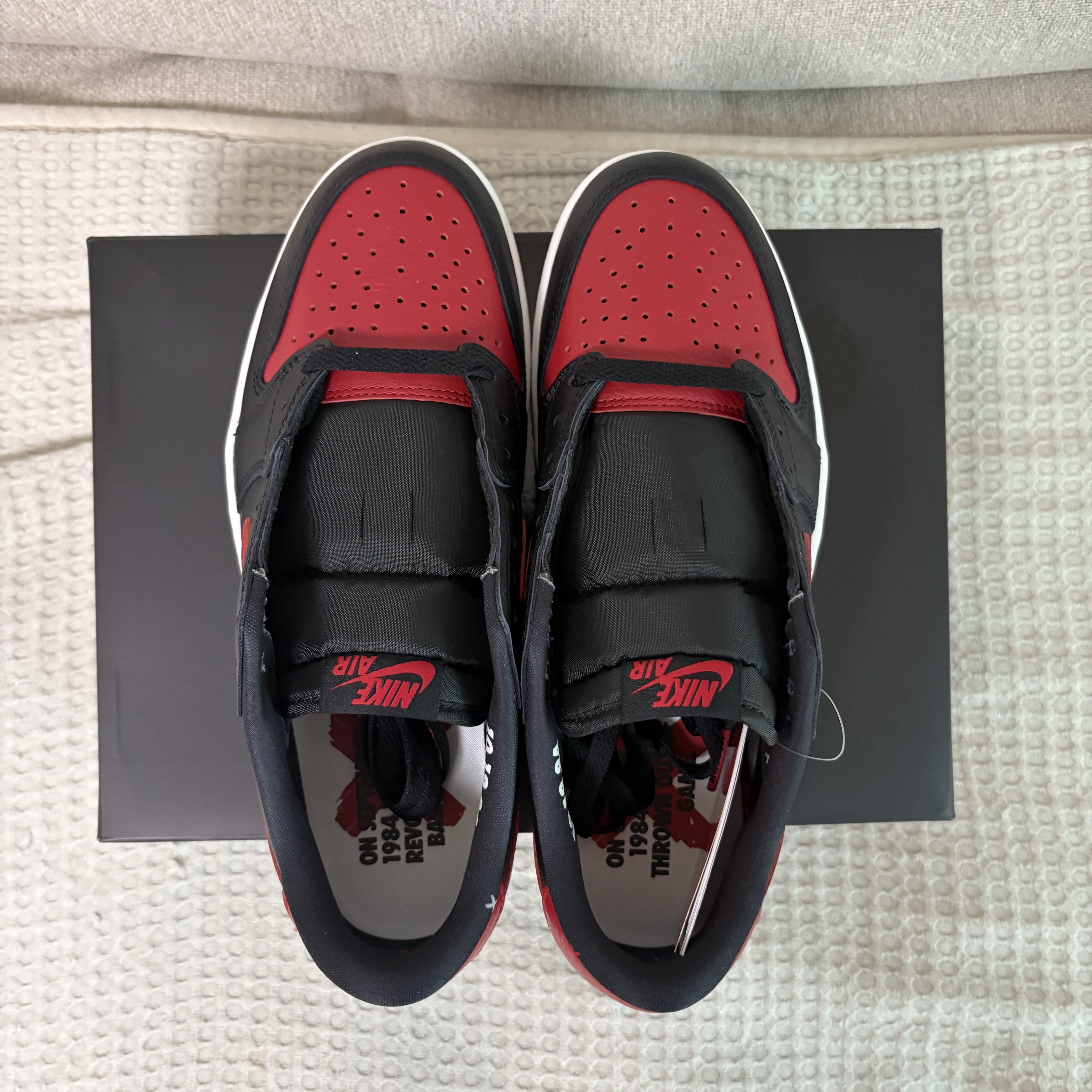 Jordan 1 Retro Low OG Banned 2026 착용 스타일 - 6