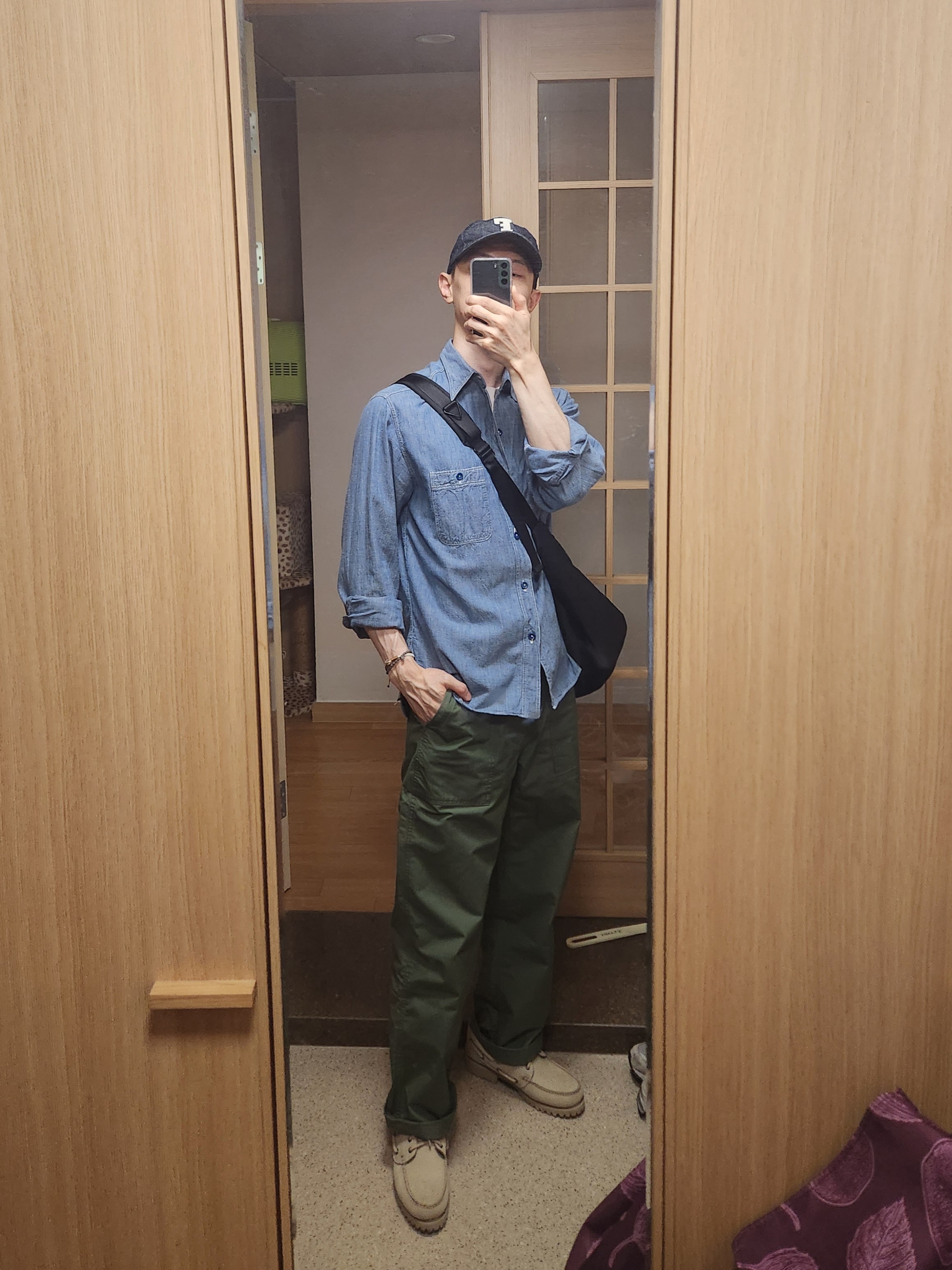 Timberland x END. Authentic 3-Eye Boat Shoes White, Buzz Rickson's Chambray Work Shirts Long Sleeve Blue 착용 스타일