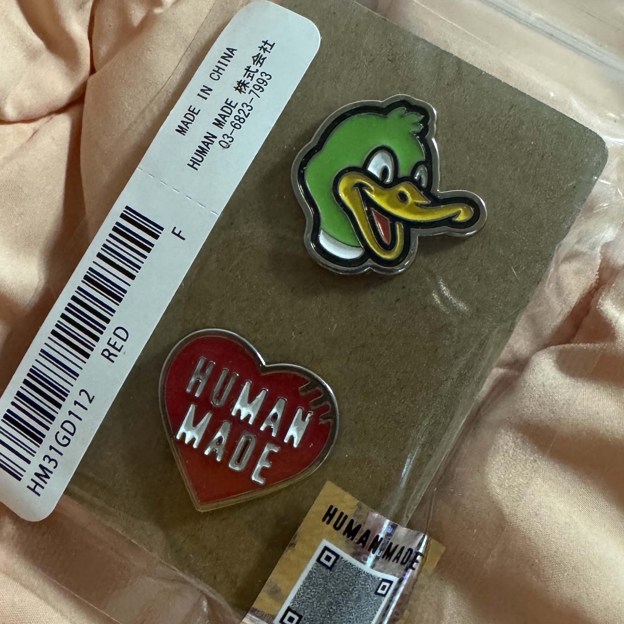 Human Made Pins Set Red 착용 스타일