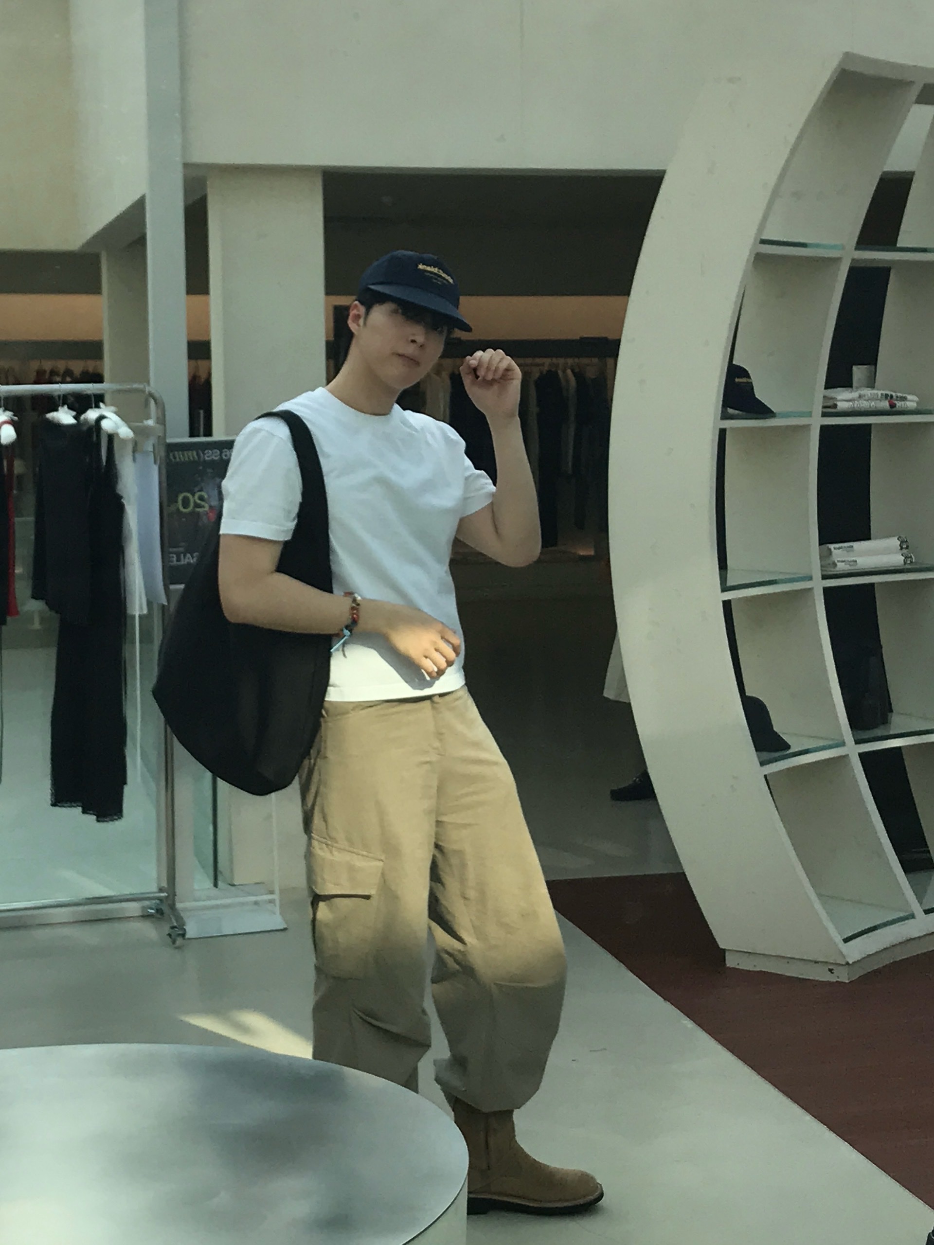 [KREAM 단독] About:Blank Box Cap Navy Yellow - 26SS 착용 스타일 - 2