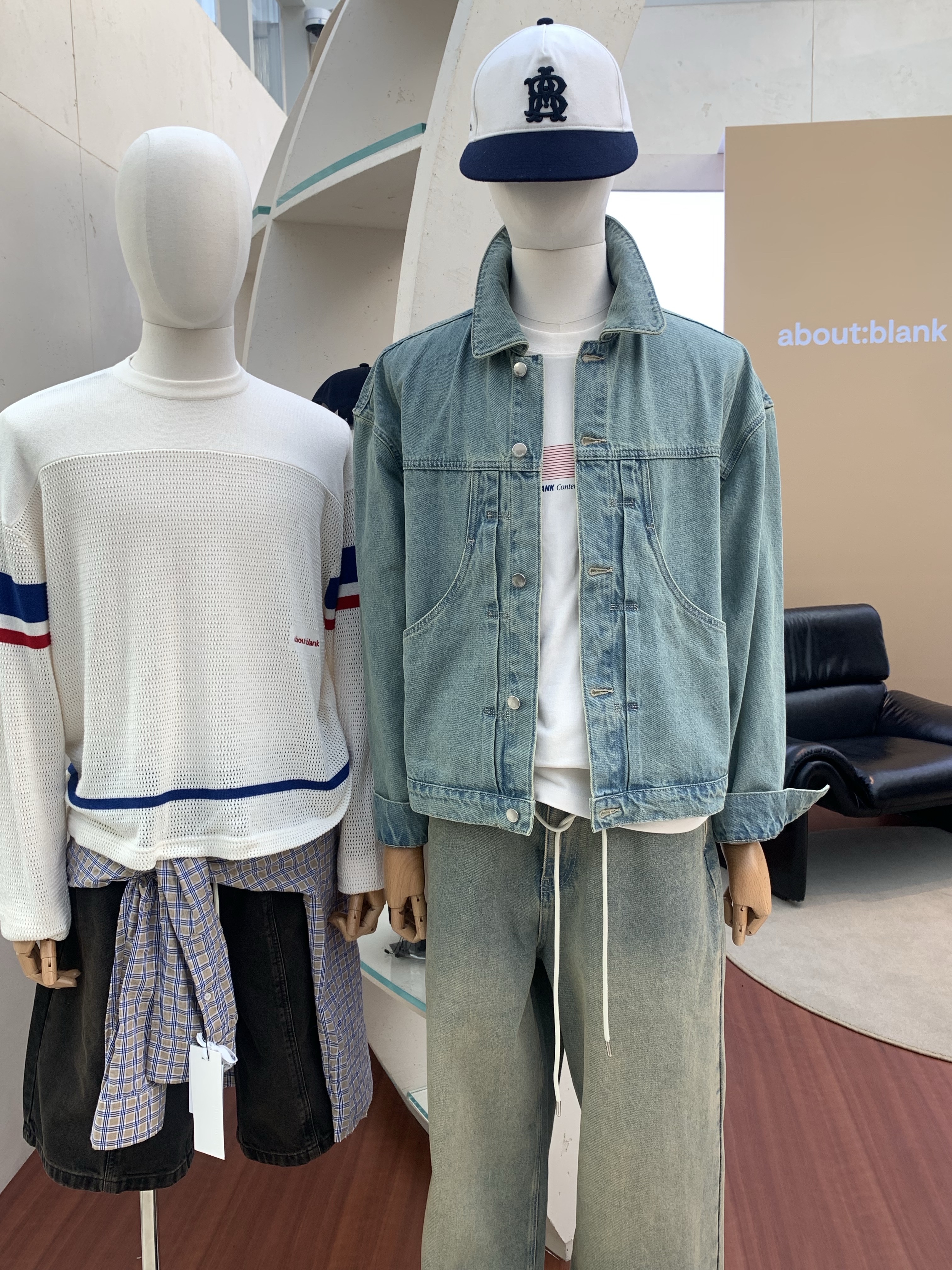 [KREAM 단독] About:Blank Wide Leg Denim Light Blue Wash - 26SS, [KREAM 단독] About:Blank Bottle T-Shirt Oat - 26FW 착용 스타일 - 8