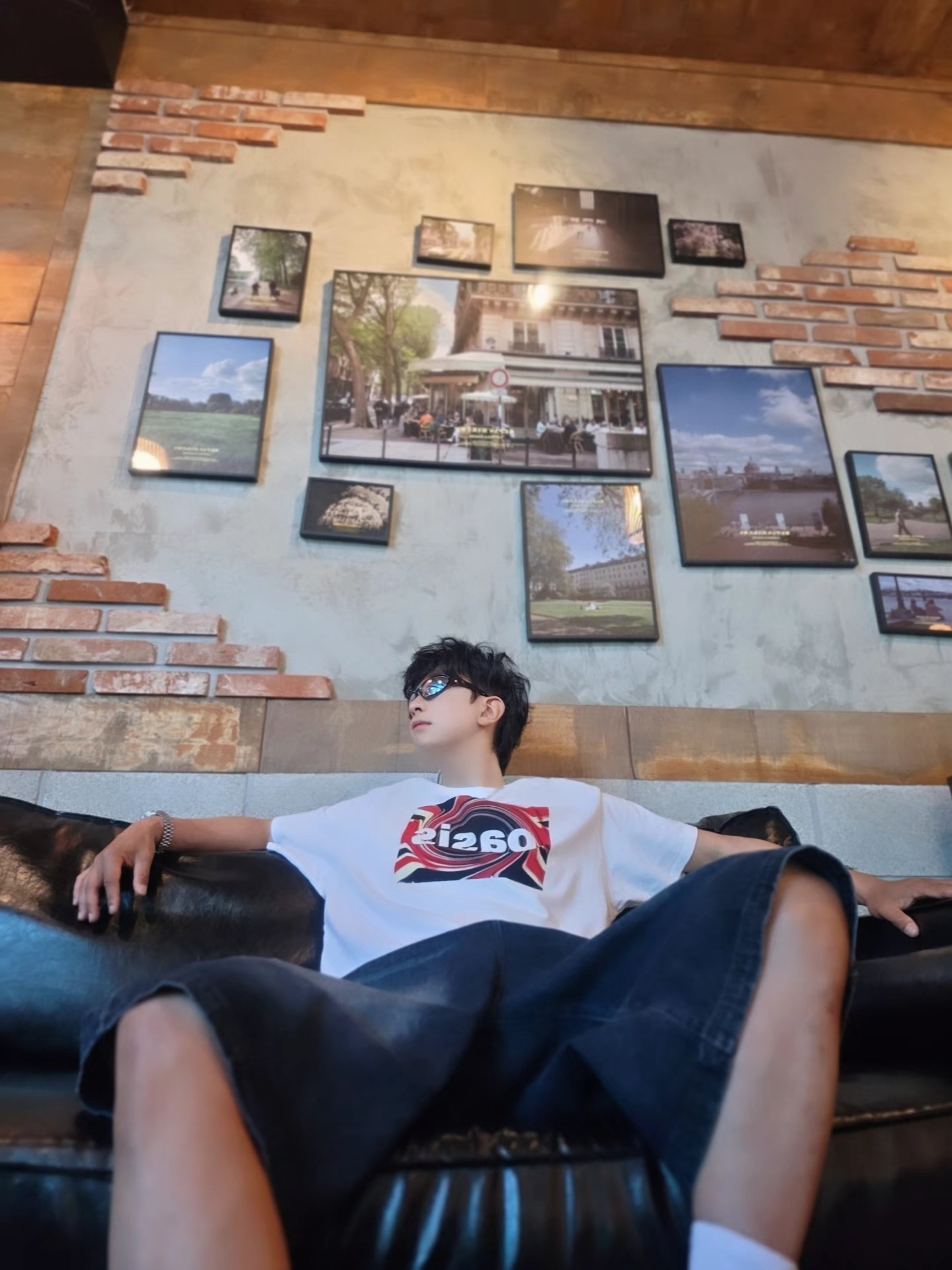 Levi's x Oasis Union Jack T-Shirt White, Crocs Echo RO Ripstop Clog Bark 착용 스타일 - 2