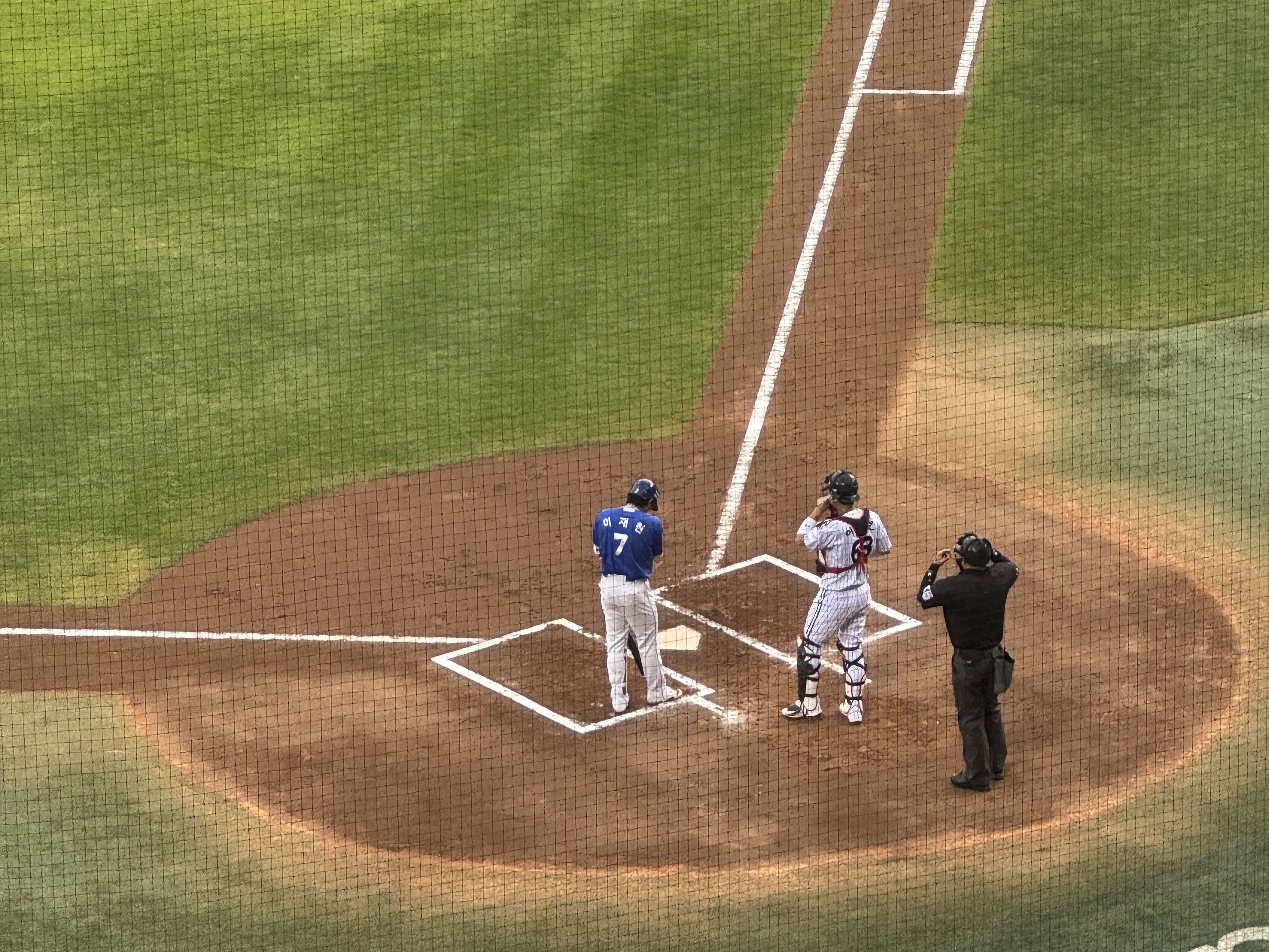 Samsung Lions 2025 Professional 02 Old Home Uniform White (Non Marking Ver.) 착용 스타일 - 3
