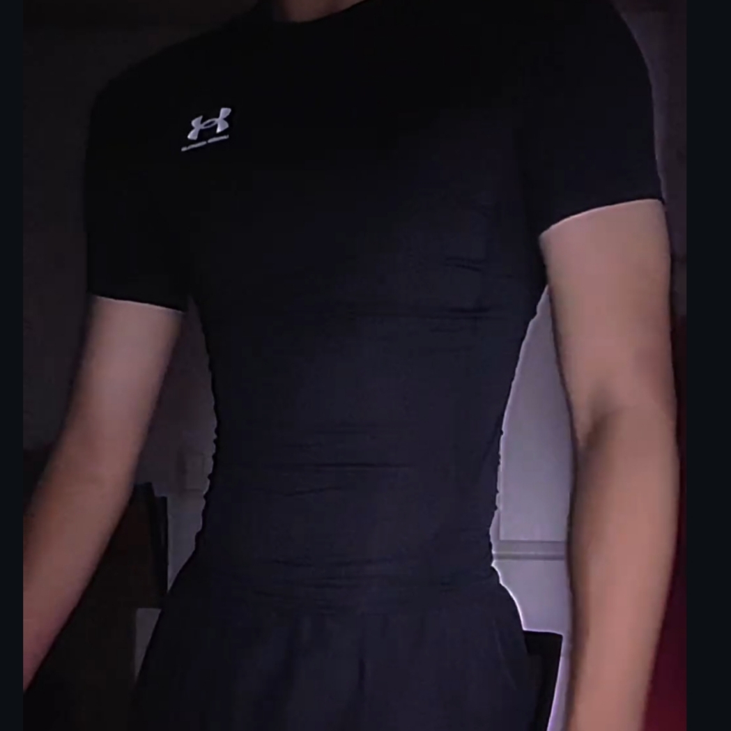Under Armour HeatGear Short Sleeve Black White 착용 스타일