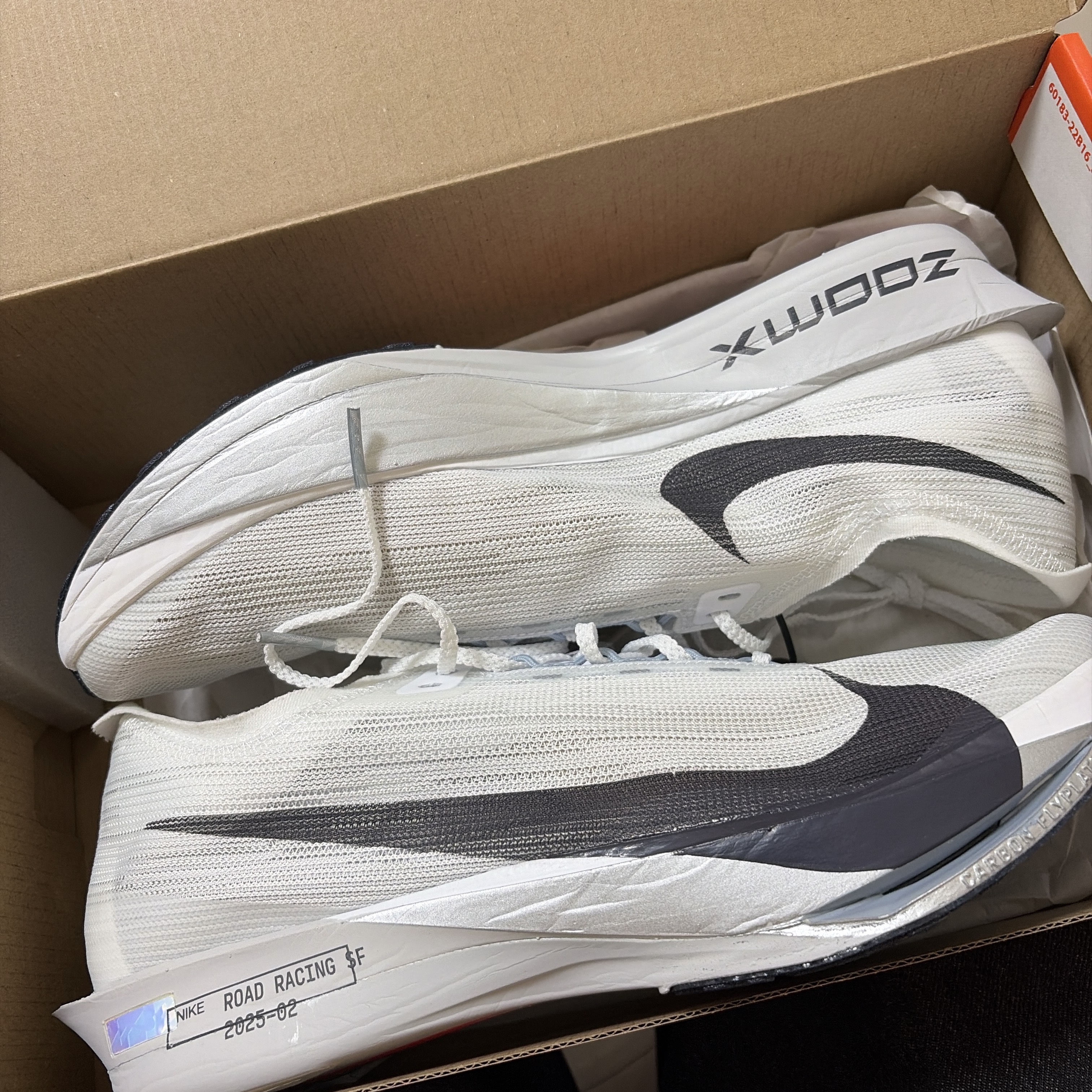 Nike ZoomX Streakfly 2 White Obsidian Mist 착용 스타일