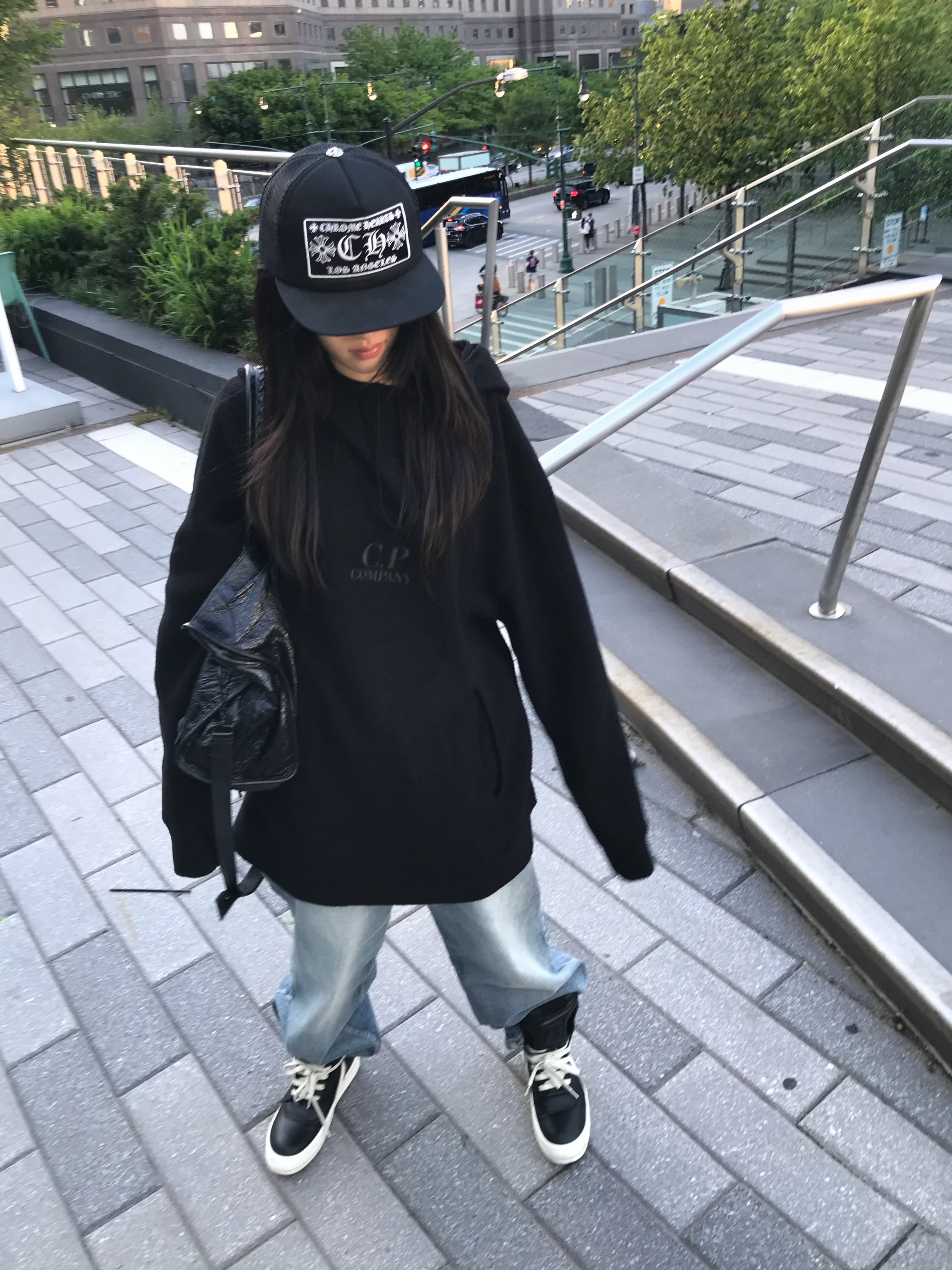 Rick Owens Temple Geobasket Sneakers Black Milk, Chrome Hearts CH Las Vegas Trucker Hat Black 착용 스타일 - 2
