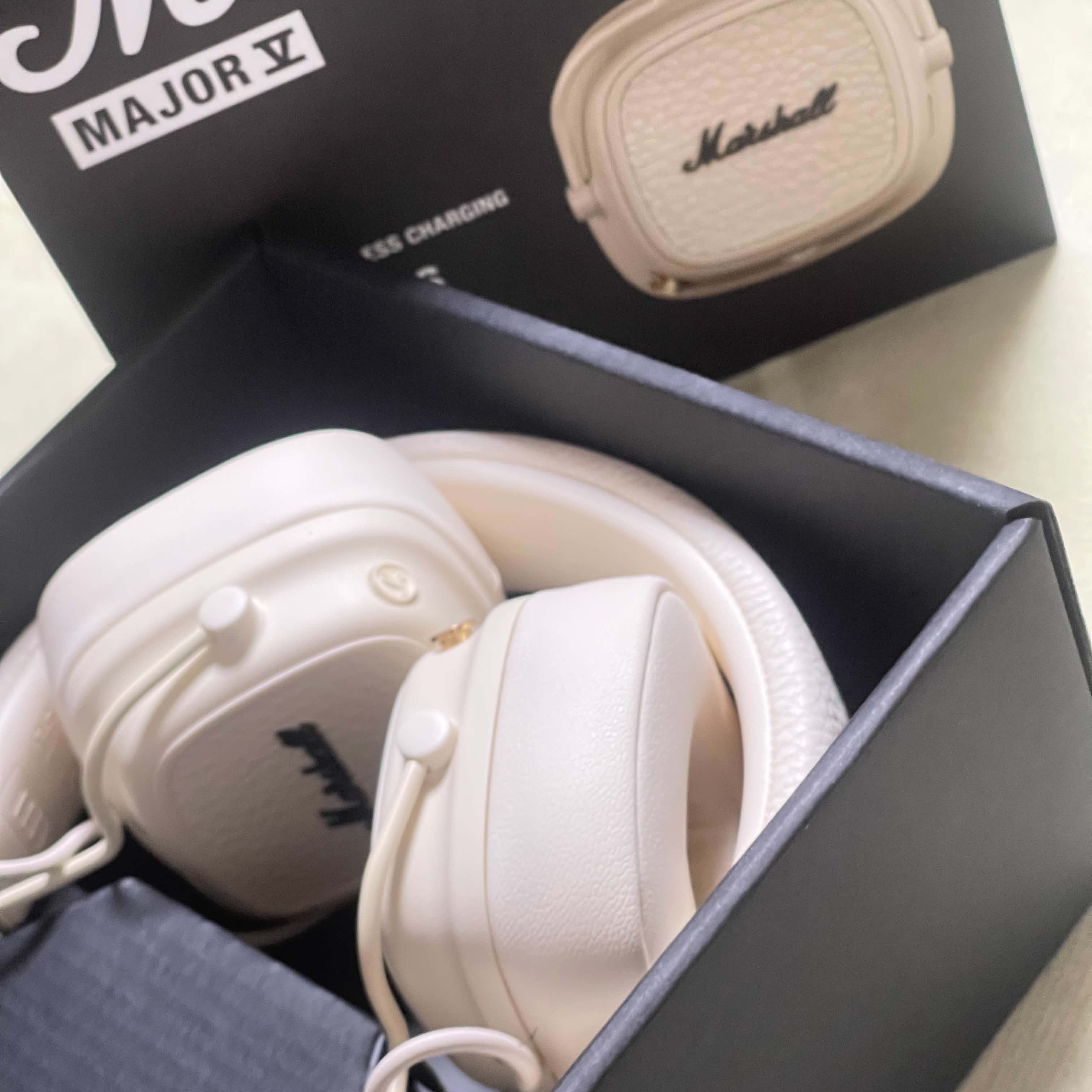 Marshall Major V Cream (Korean Ver.) 착용 스타일 - 2