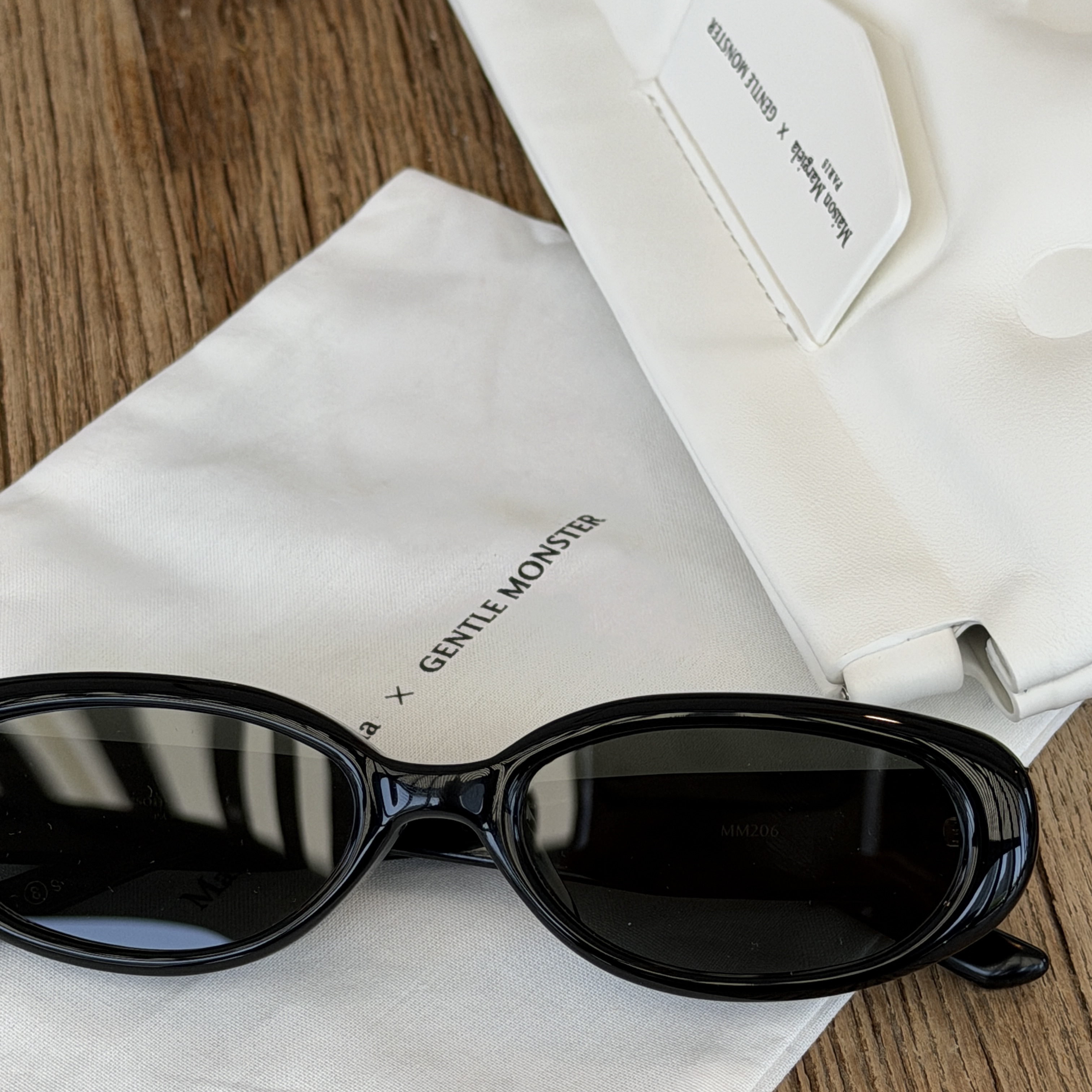 Gentle Monster x Maison Margiela MM206 Black Gray 착용 스타일 - 1