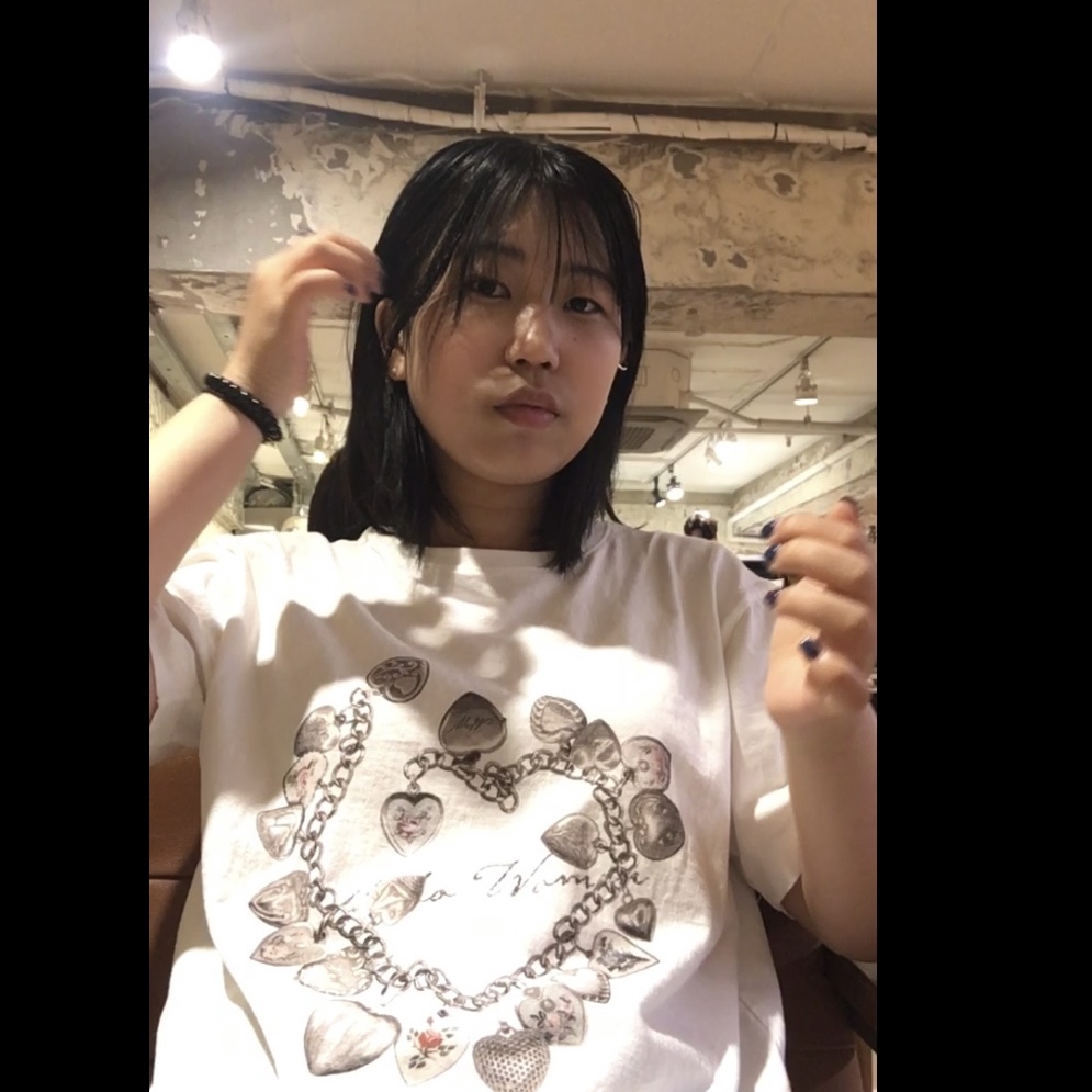 MILLO WOMEN Vintage Pendant T-Shirts Ivory 착용 스타일 - 4