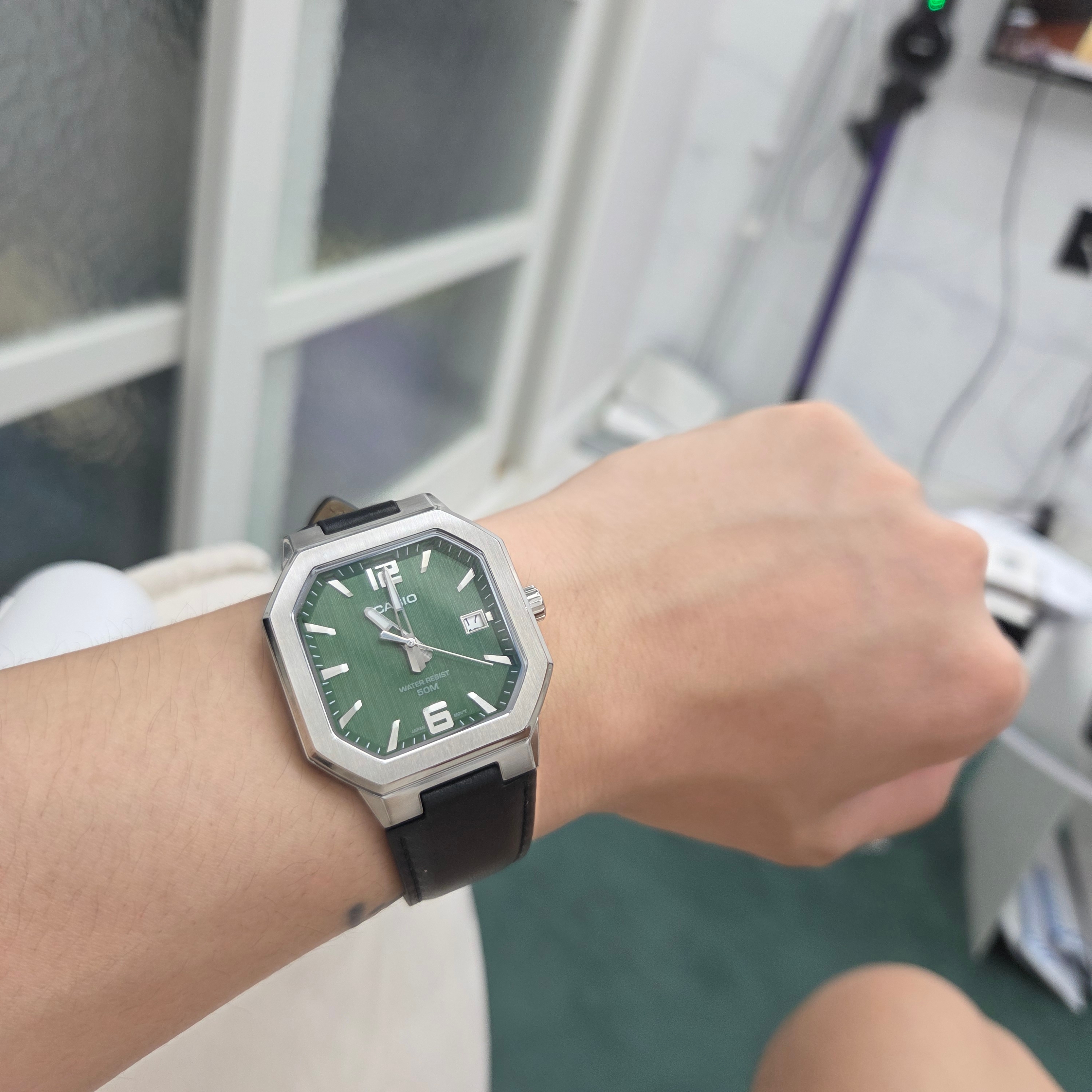 Casio MTP-B195L-3AV 착용 스타일