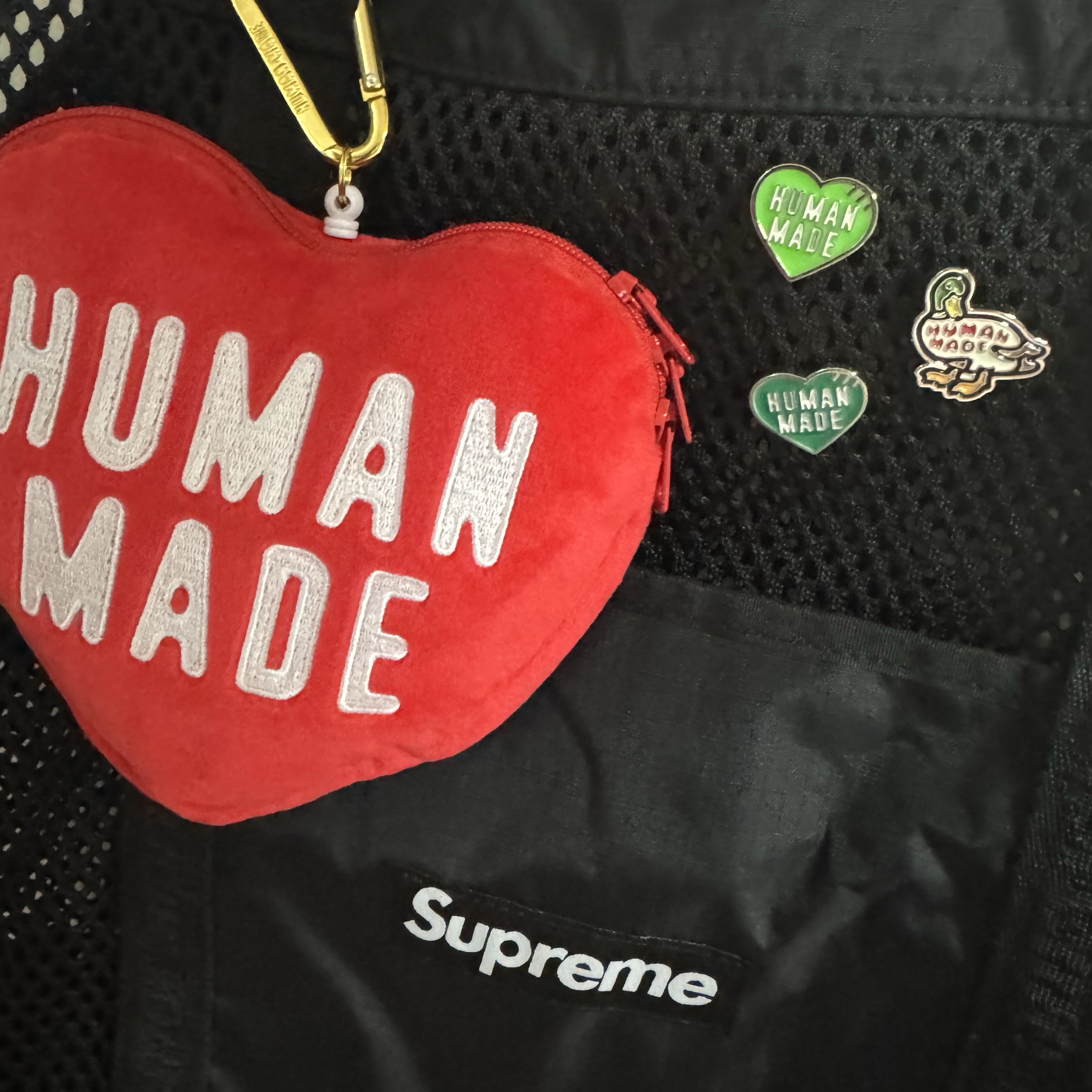 Human Made Heart Pass Case Red, Human Made Heart Pin Green 착용 스타일