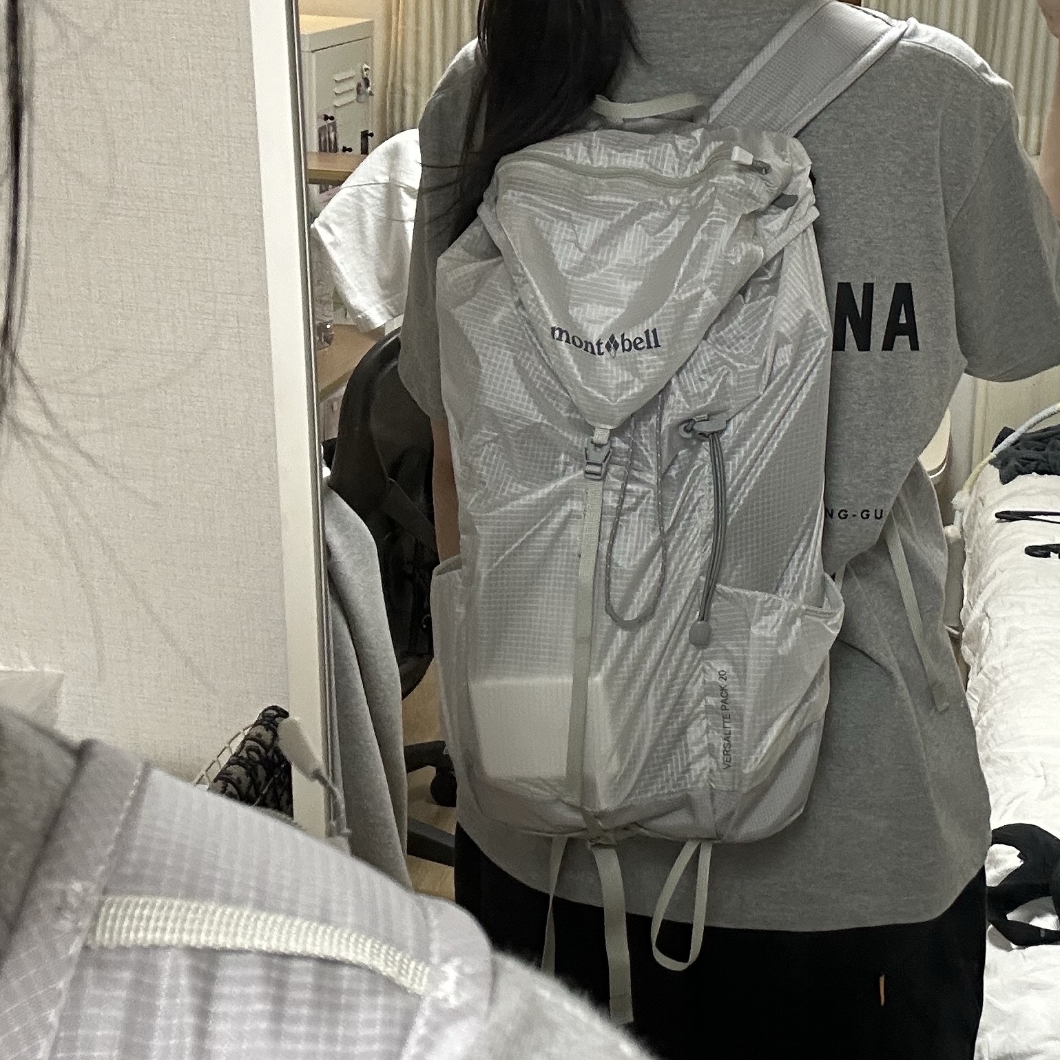 Montbell Versalite Pack 20 Backpack Ice White 착용 스타일 - 1