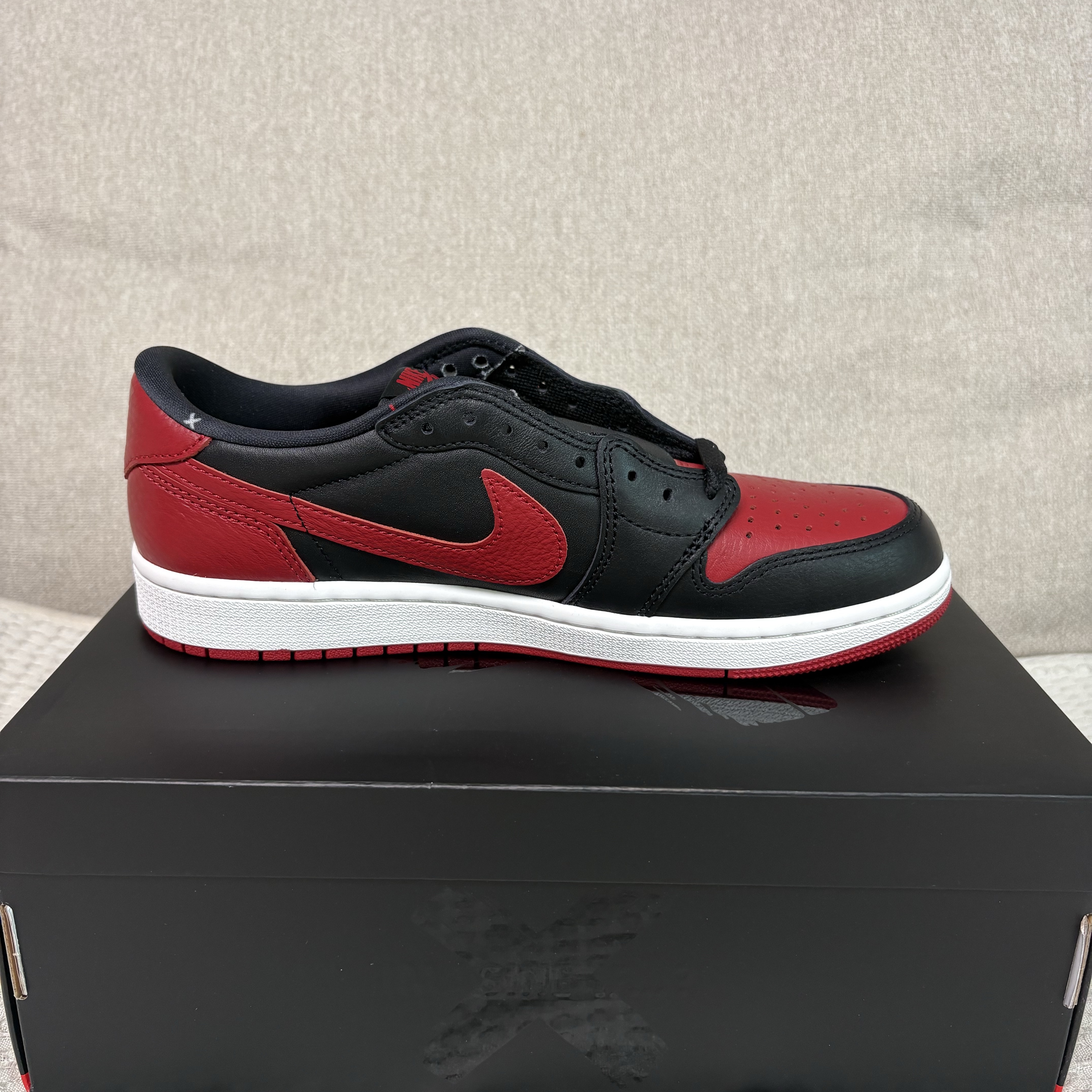 Jordan 1 Retro Low OG Banned 2026 착용 스타일 - 3