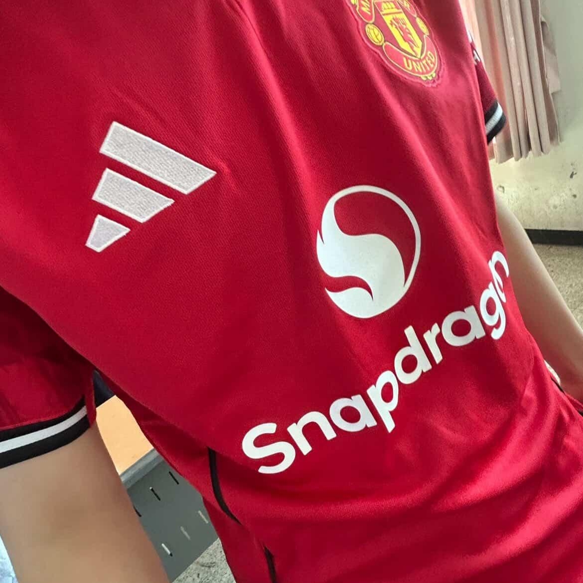 Adidas Manchester United 2025/26 Home Jersey Mufc Red - KR Sizing (Non Marking Ver.), Adidas Manchester United Home Scarf Mufc Red Black 착용 스타일 - 2