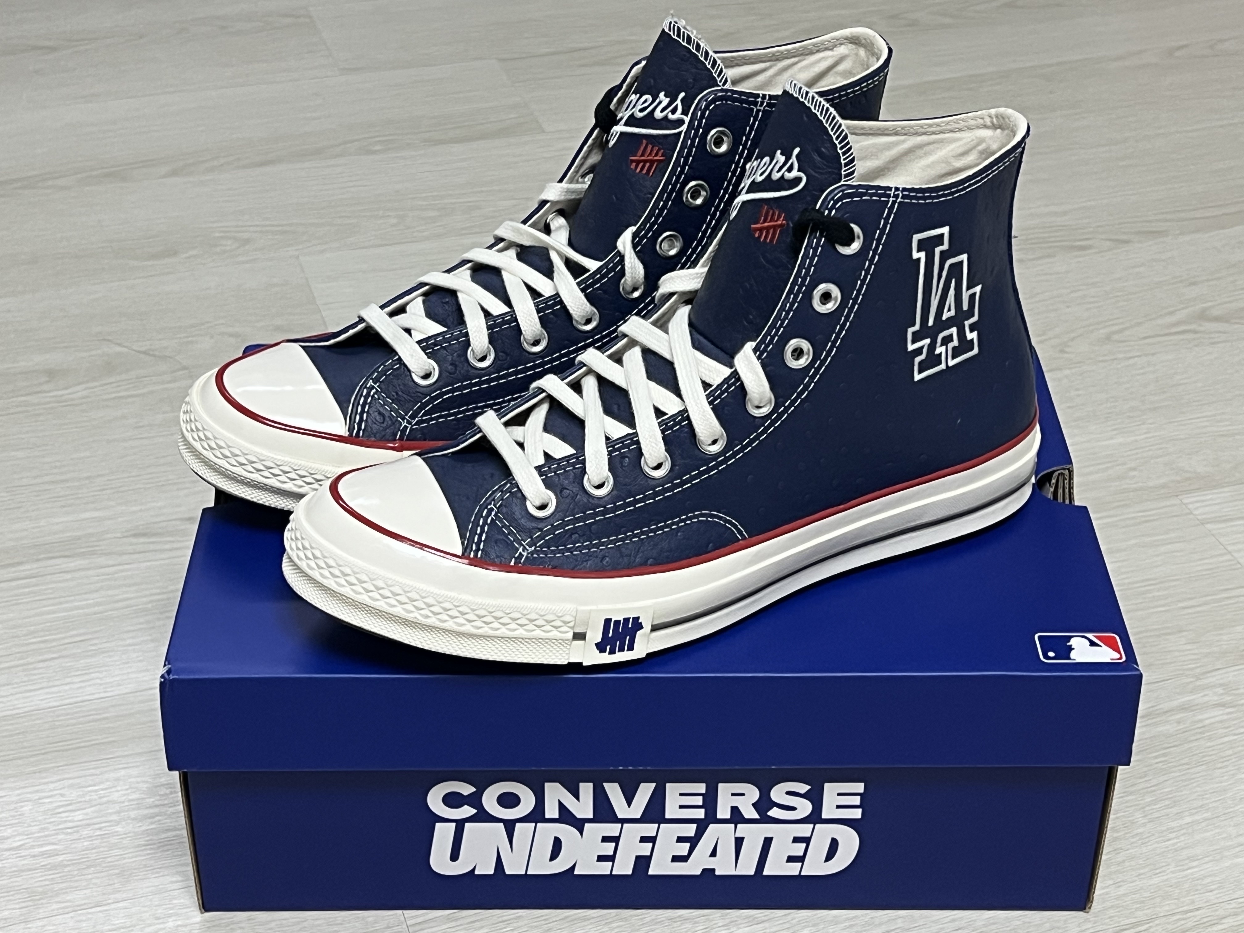 Converse x Undefeated x LA Dodgers Chuck Taylor All Star Hi Blue Cream 착용 스타일
