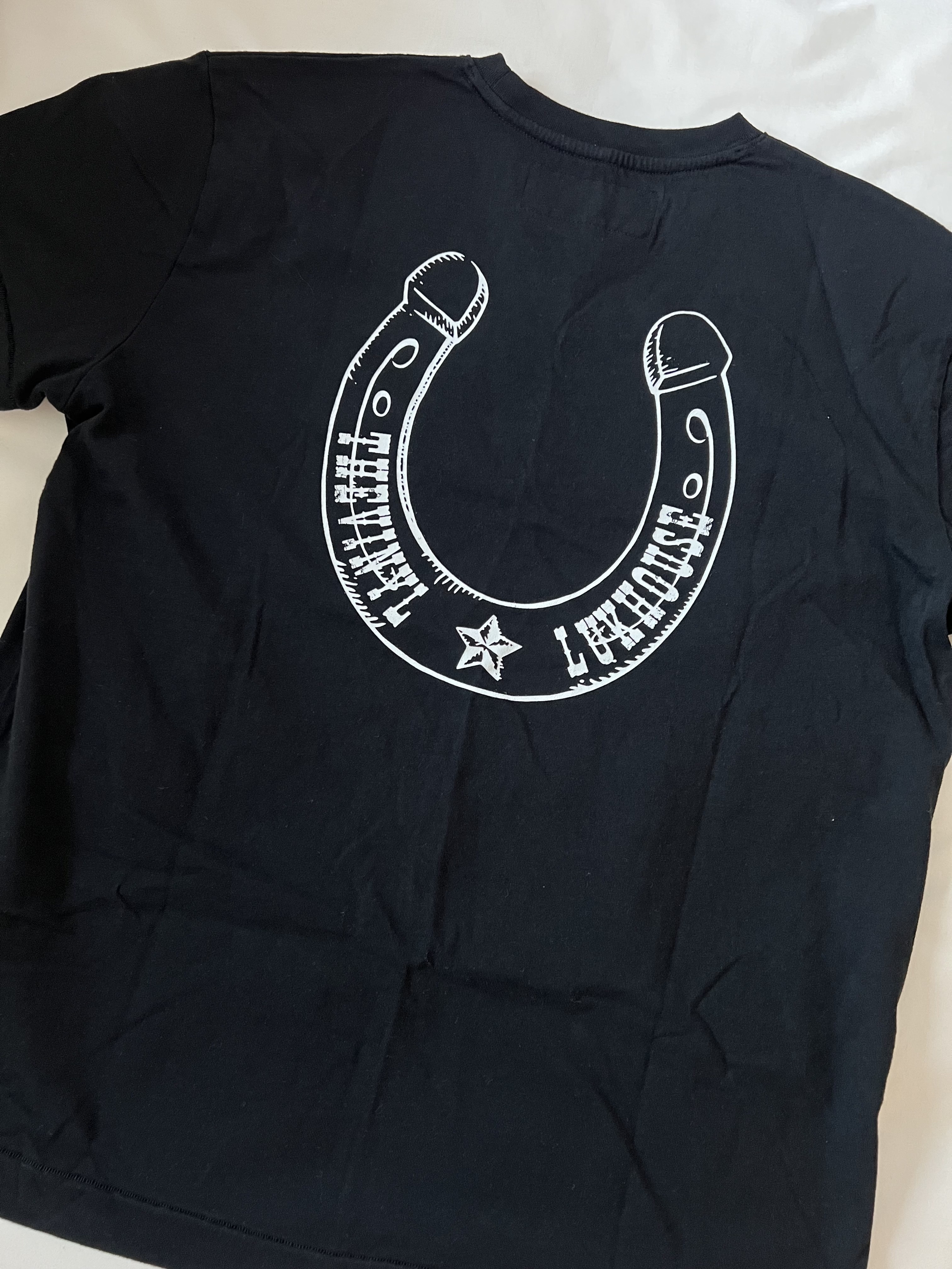 Thevinylhouse Lucky House Tee Black 착용 스타일 - 1