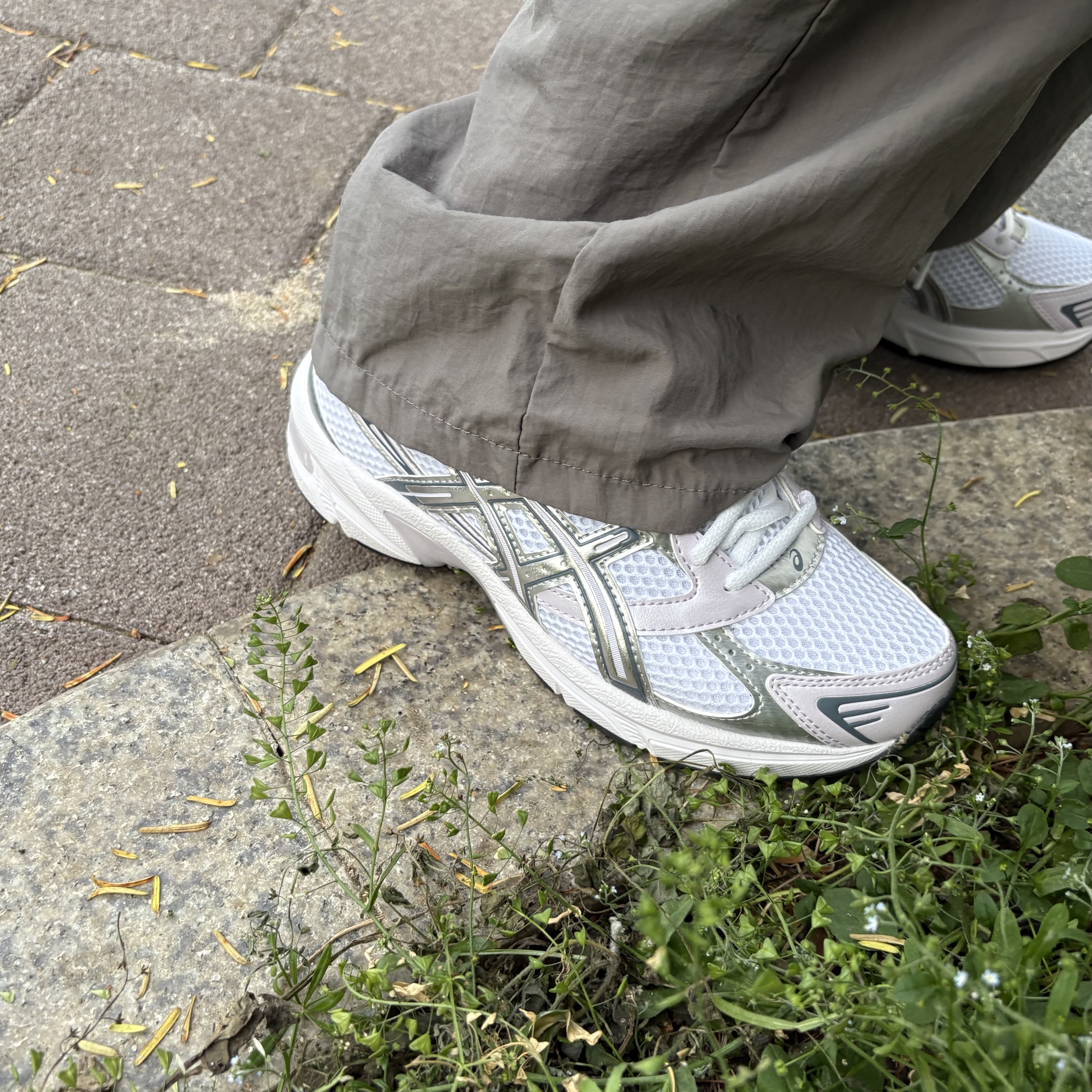 (W) Asics Gel-1130 White Faded Ash Rock 착용 스타일 - 2