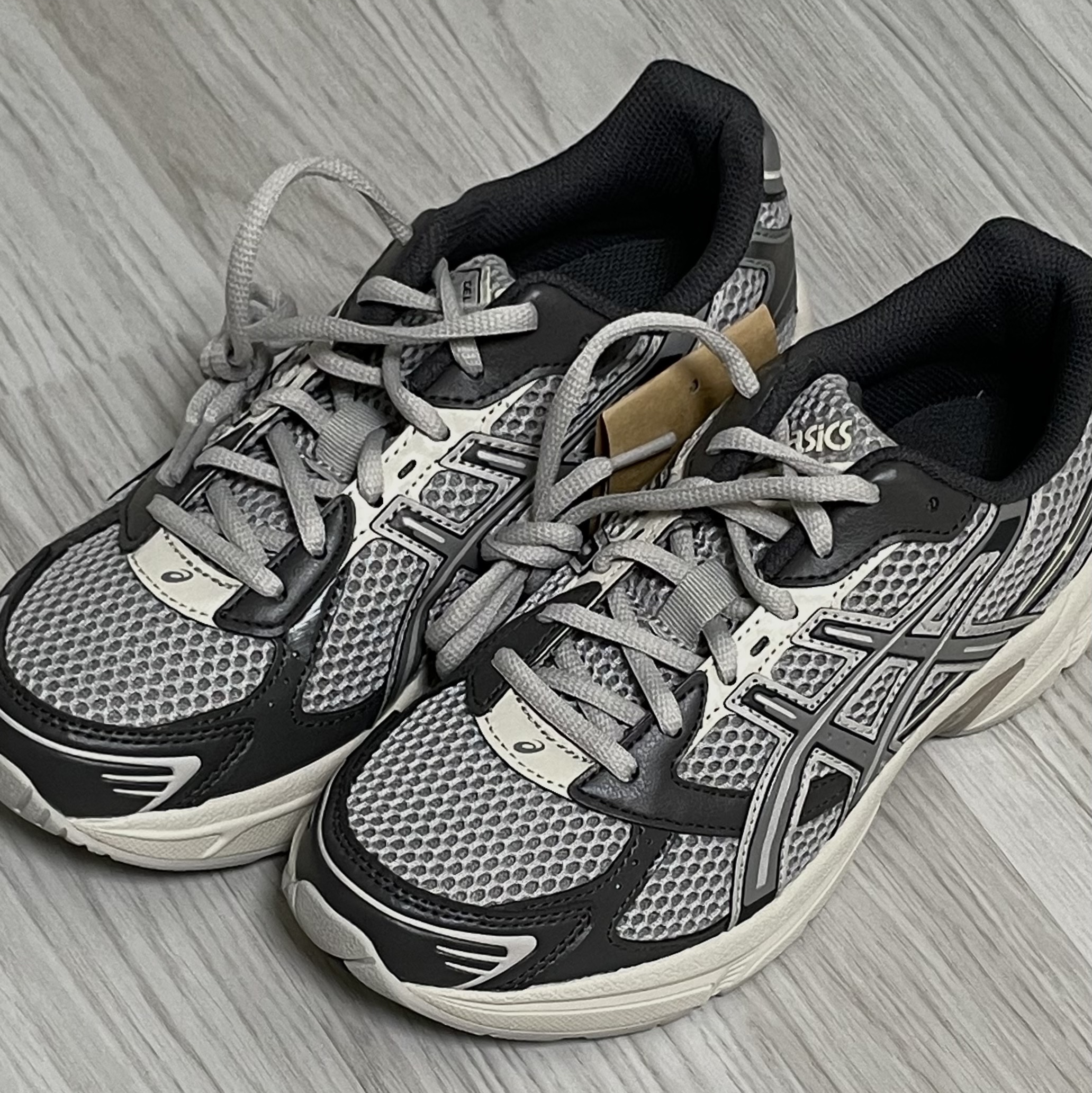 Asics Gel-1130 Oyster Grey Clay Grey 착용 스타일