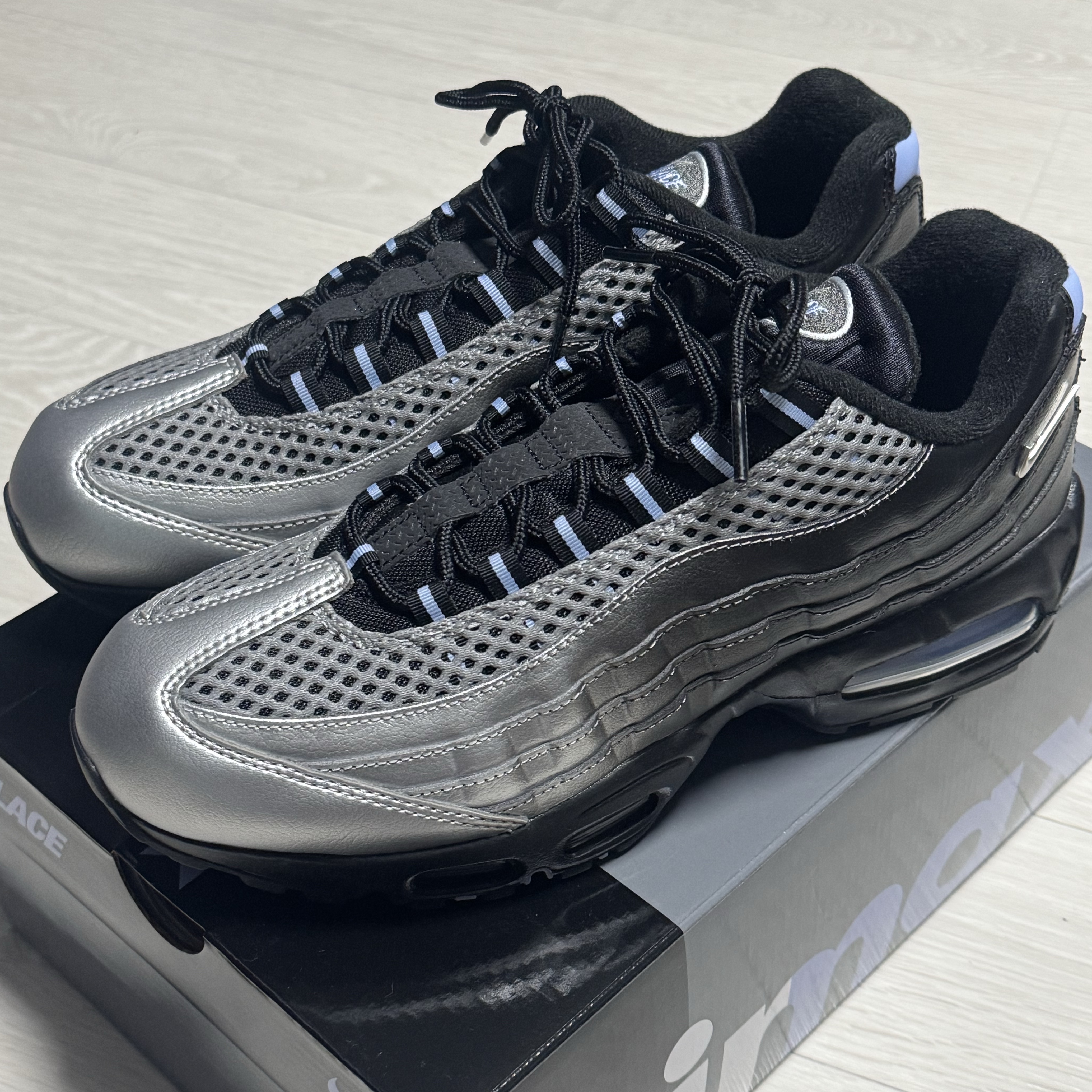 Nike x Palace Air Max 95 Metallic Silver Aluminum 착용 스타일
