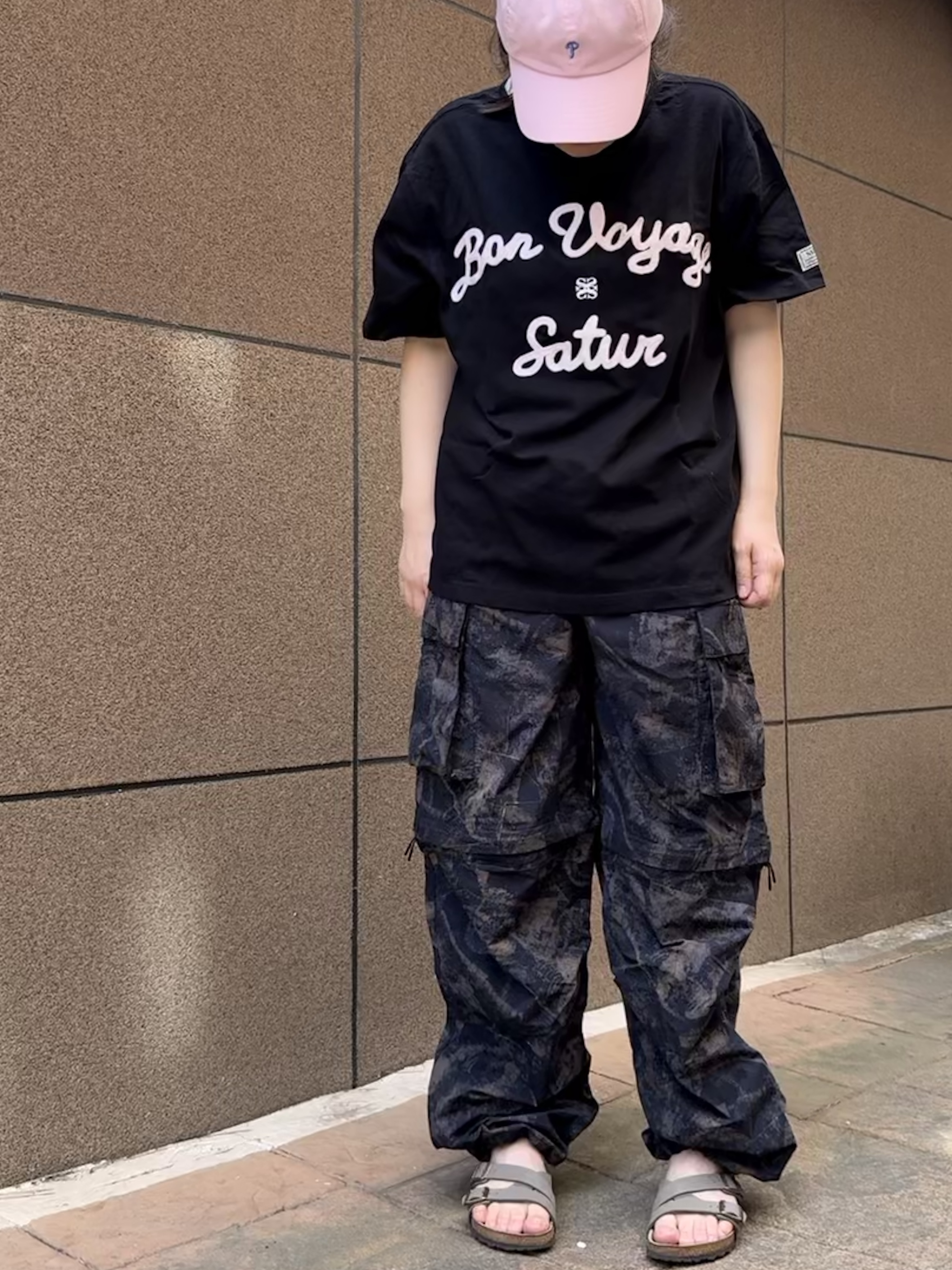 SATUR W Satur Logo Voyage T-Shirt Art Pink 착용 스타일