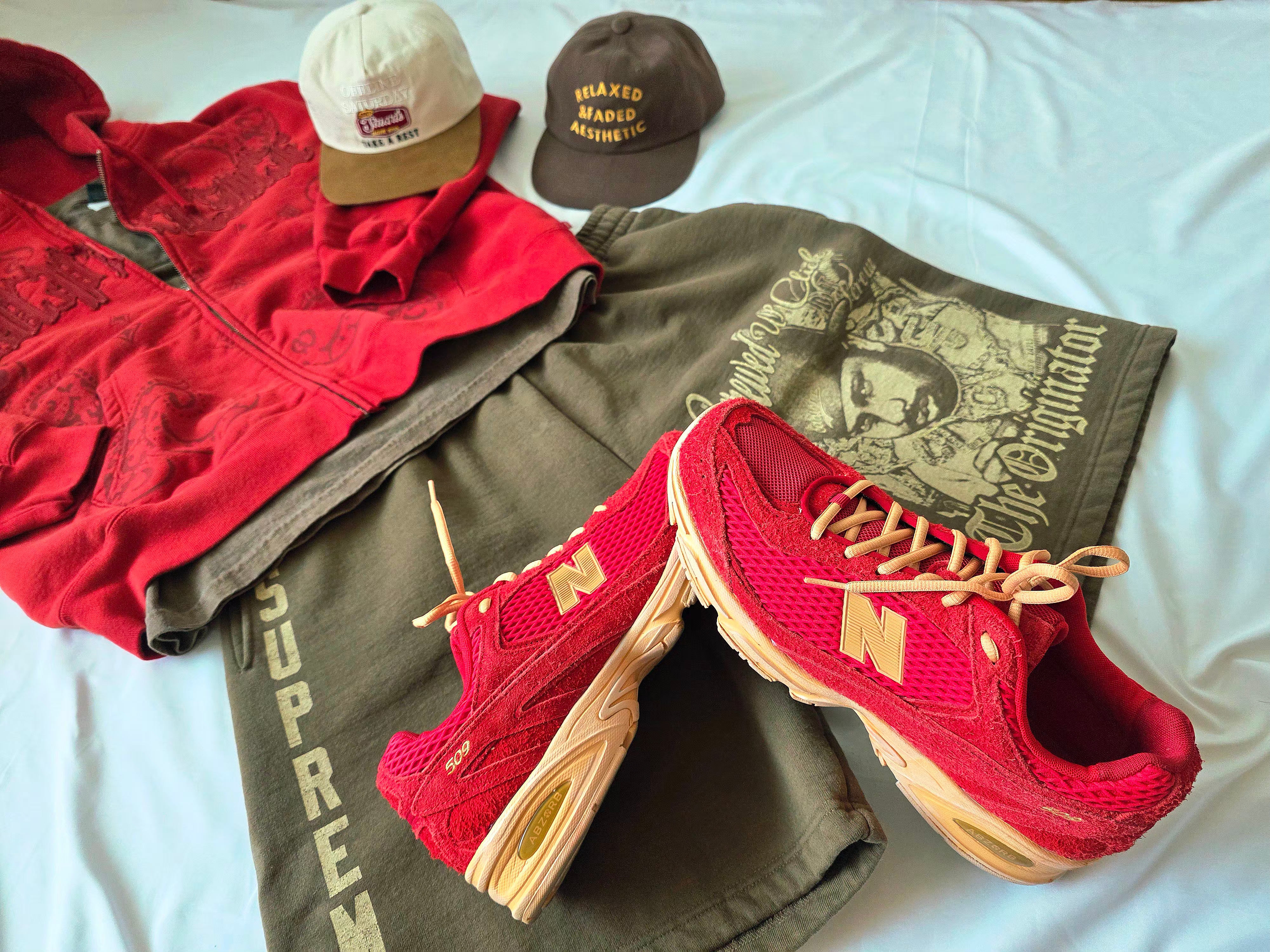STU Sign Embroidery Suede Ball Cap Cream, Supreme Leather Applique Zip Up Hooded Sweatshirt Burnt Red - 25SS 착용 스타일 - 3