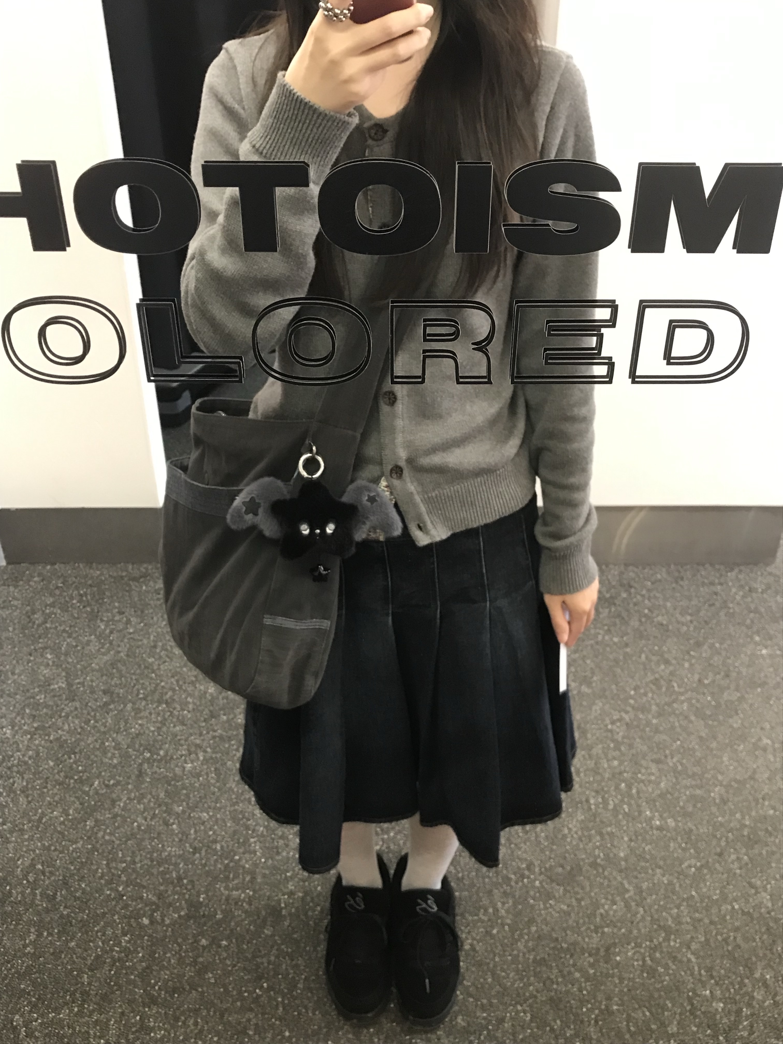 COYSEIO Flower Placket Cardigan Grey, COYSEIO Deep Denim Pleats Skirt Navy 착용 스타일
