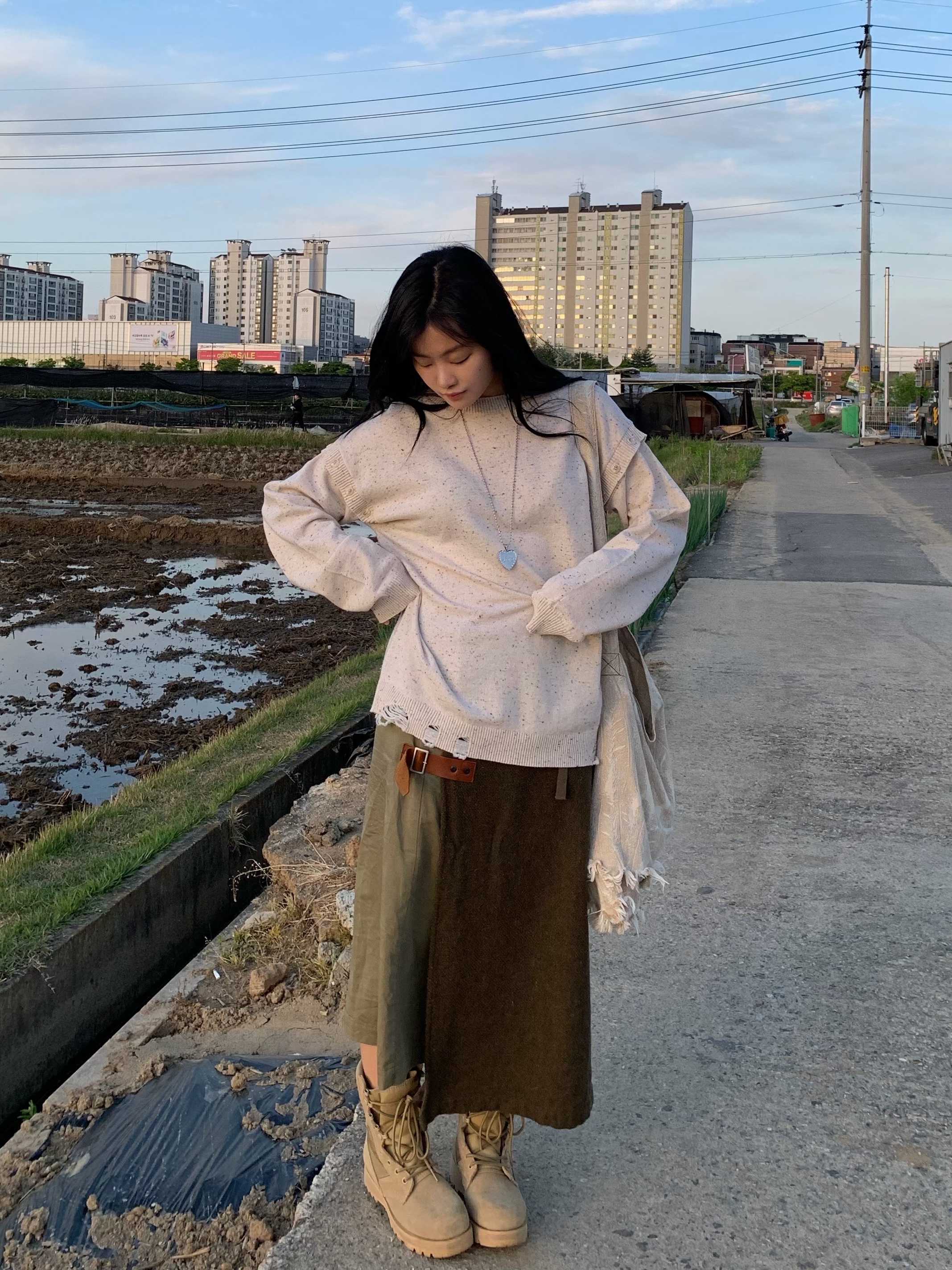 MILLO WOMEN Button Damage Knit Top Ecru ์ฐฉ์ฉ ์คํ์ผ - 3