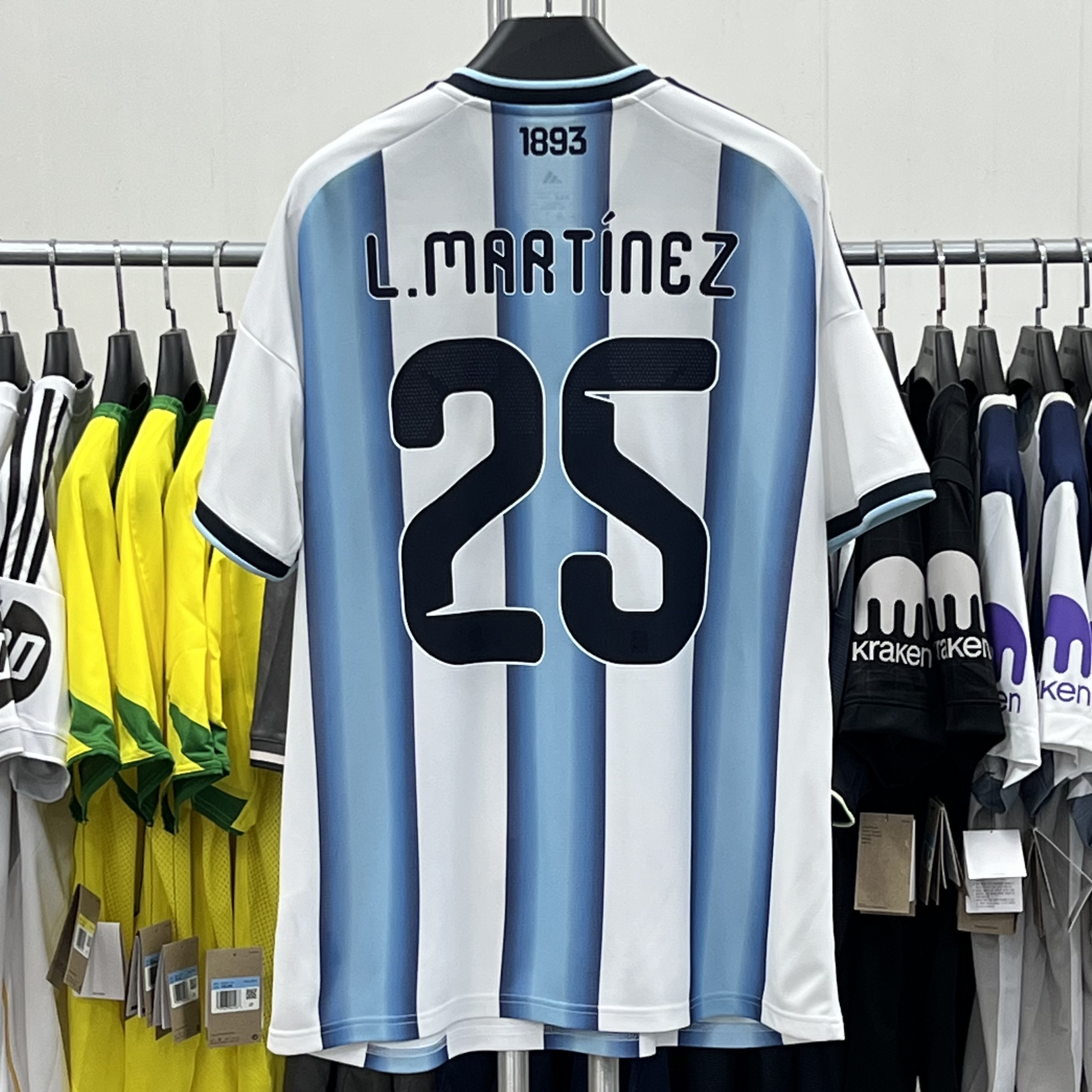 Adidas Argentina 2024 Home Jersey White Blue Burst - KR Sizing (Non Marking Ver.), Adidas Argentina 2026 Home Jersey White Icey Blue - KR Sizing (Non Marking Ver.) 착용 스타일 - 1